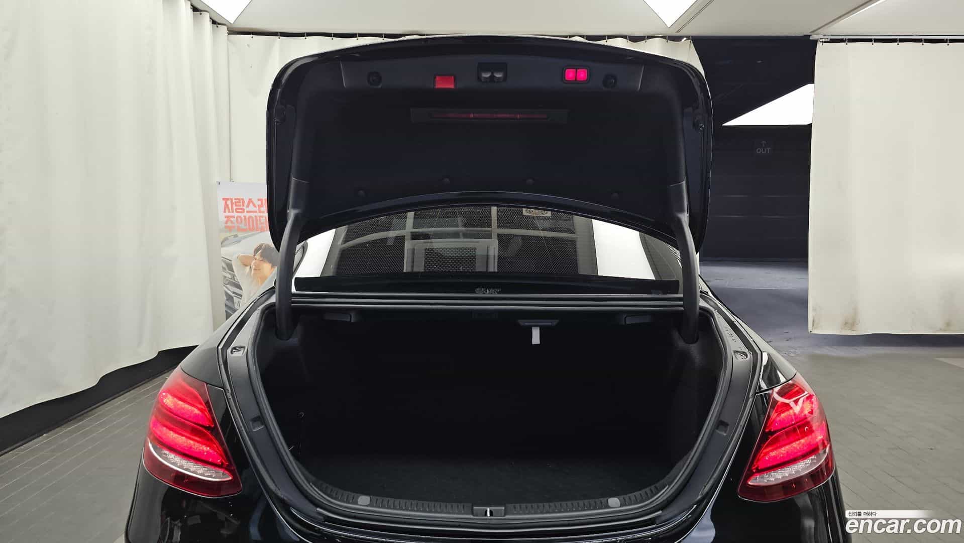 E-Class Mercedes-Benz 2020.6-OPTION-024