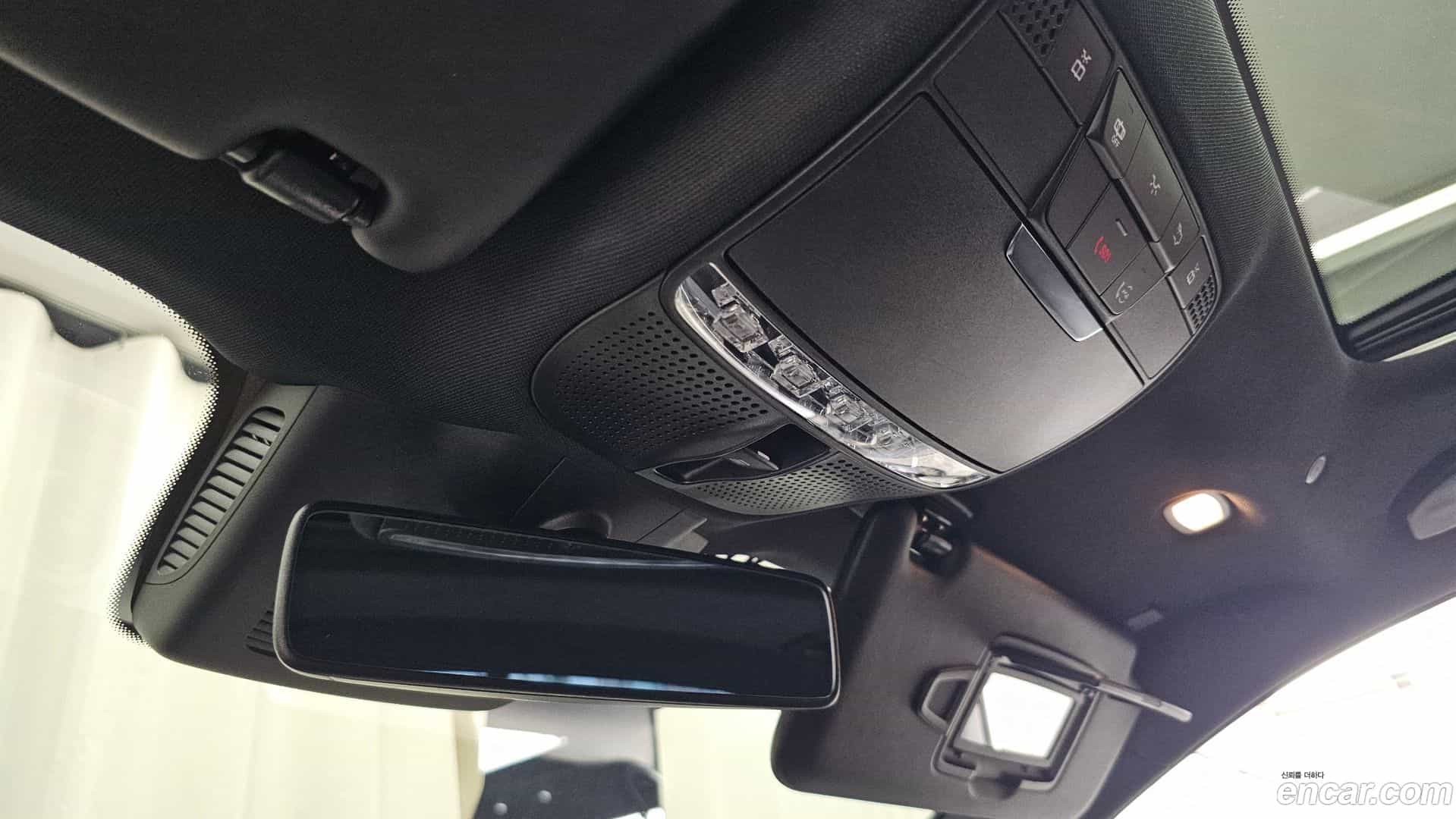 E-Class Mercedes-Benz 2020.6-OPTION-041