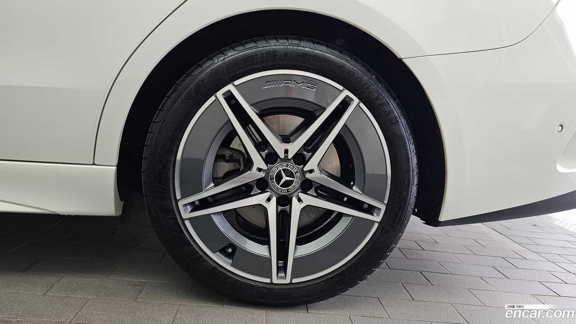 C-Class Mercedes-Benz 2025.3-OUTER-031
