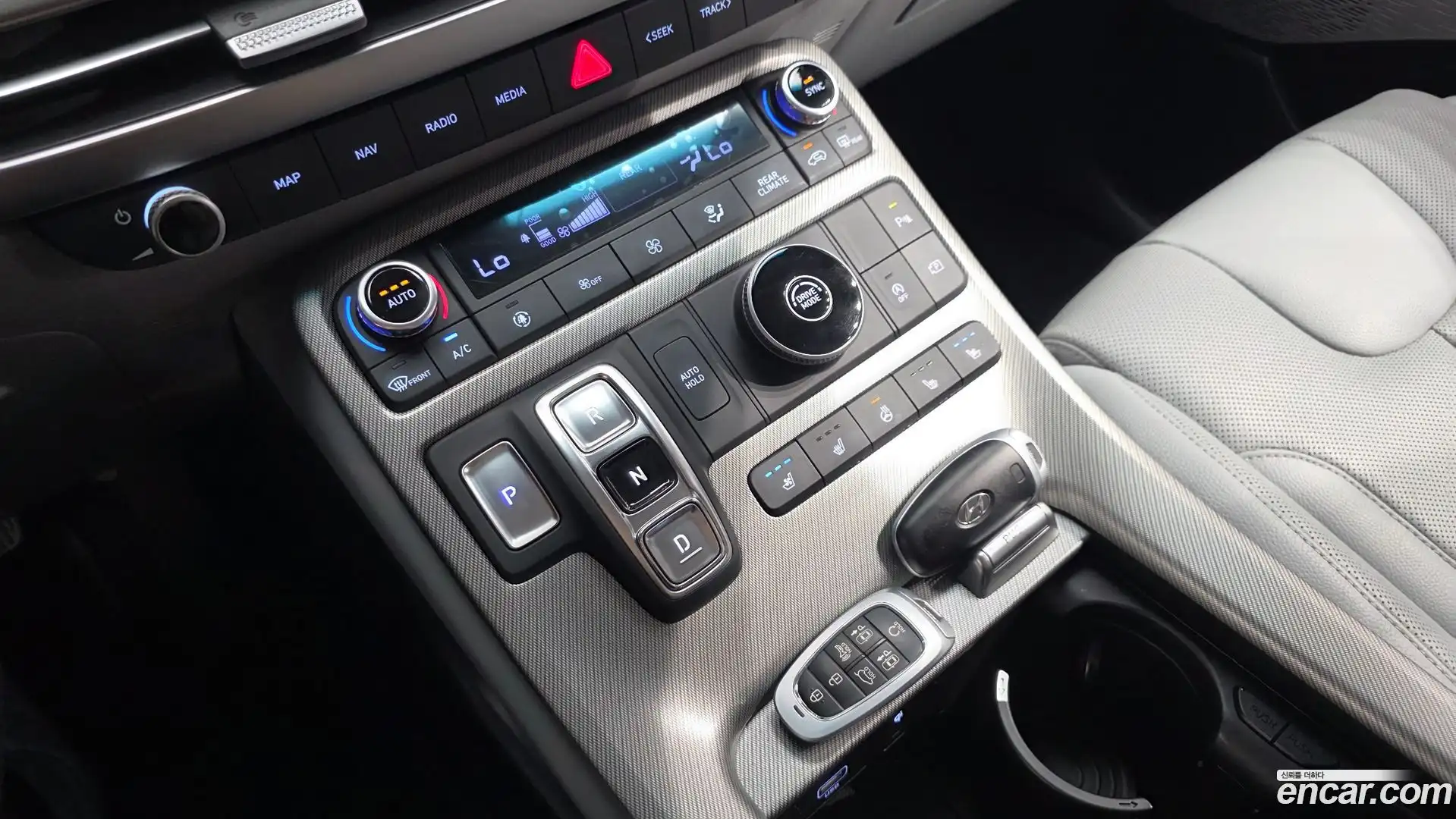 Palisade Hyundai 2024.1-INNER-009