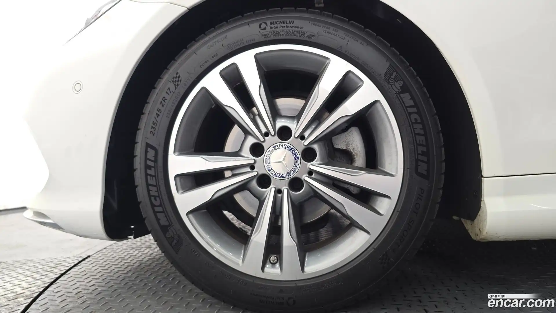 E-Class Mercedes-Benz 2013.11-OUTER-005