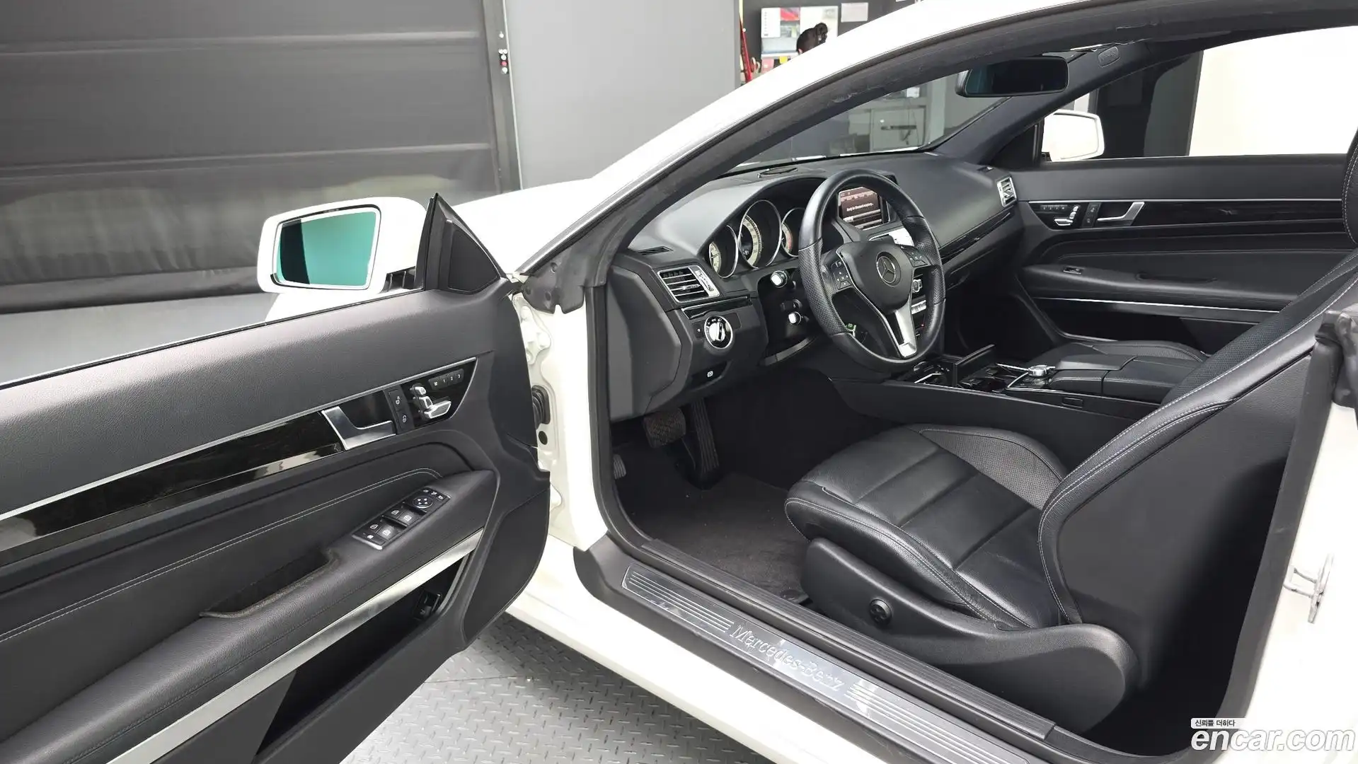 E-Class Mercedes-Benz 2013.11-INNER-010