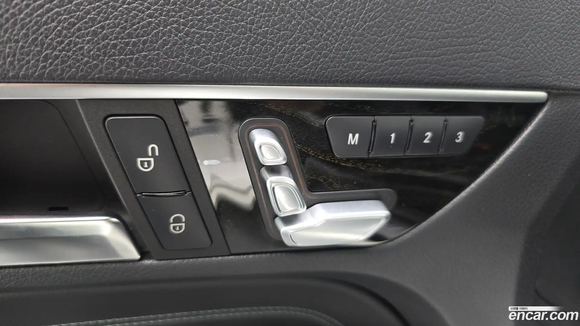 E-Class Mercedes-Benz 2013.11-OPTION-020