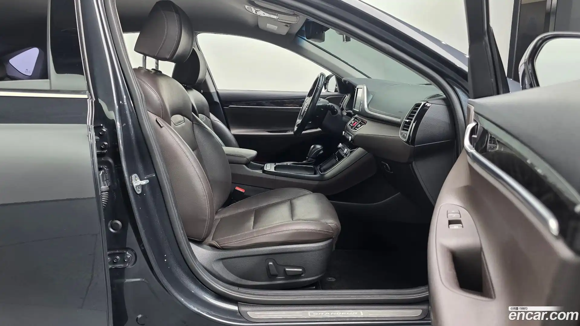 Grandeur Hyundai 2017.6-INNER-036