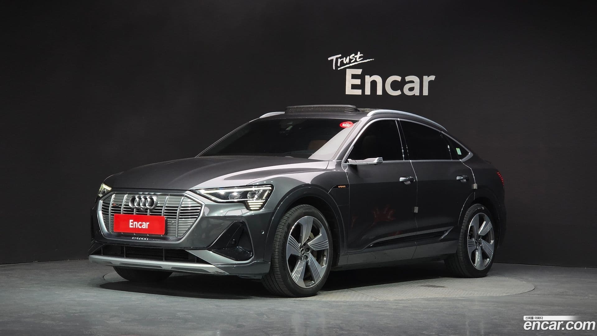 Main__Slider__Photo:e-tron Audi 2021.10-0