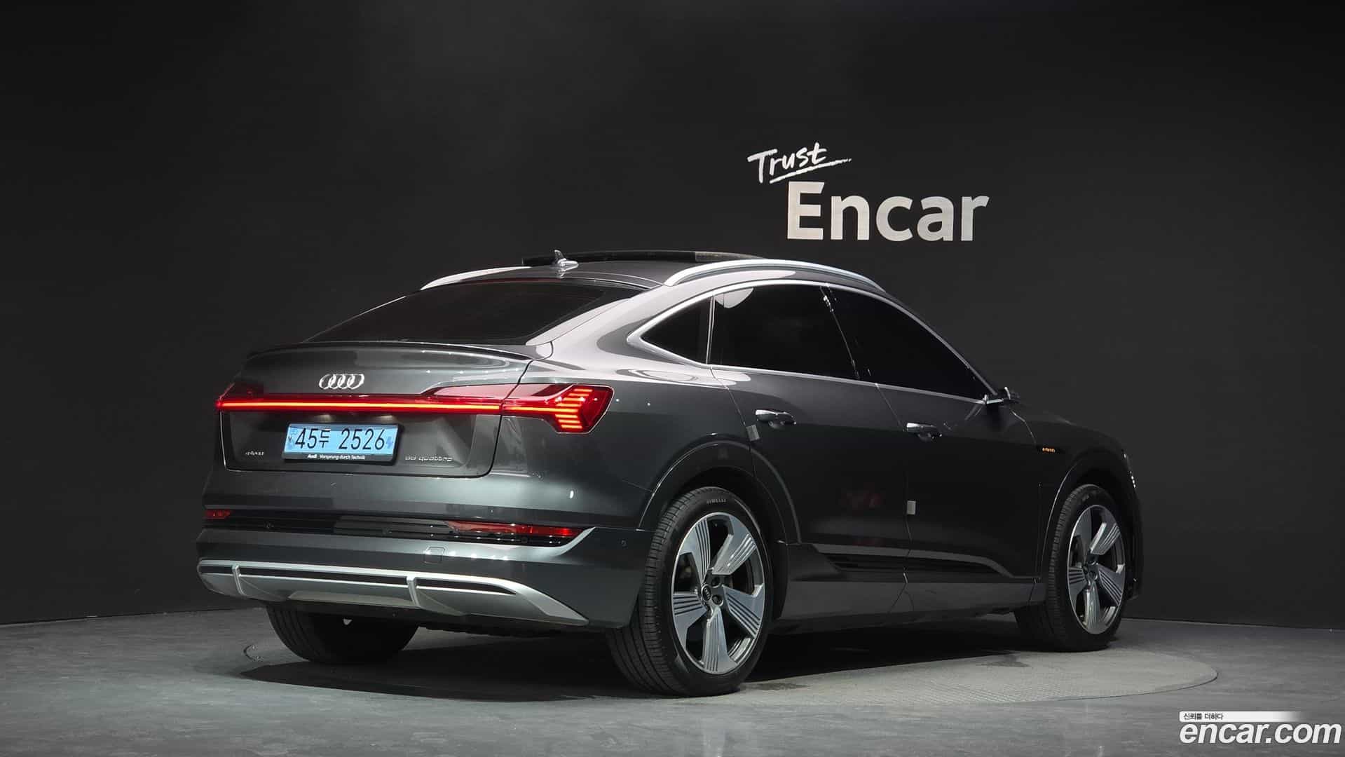 e-tron Audi 2021.10-OUTER-002
