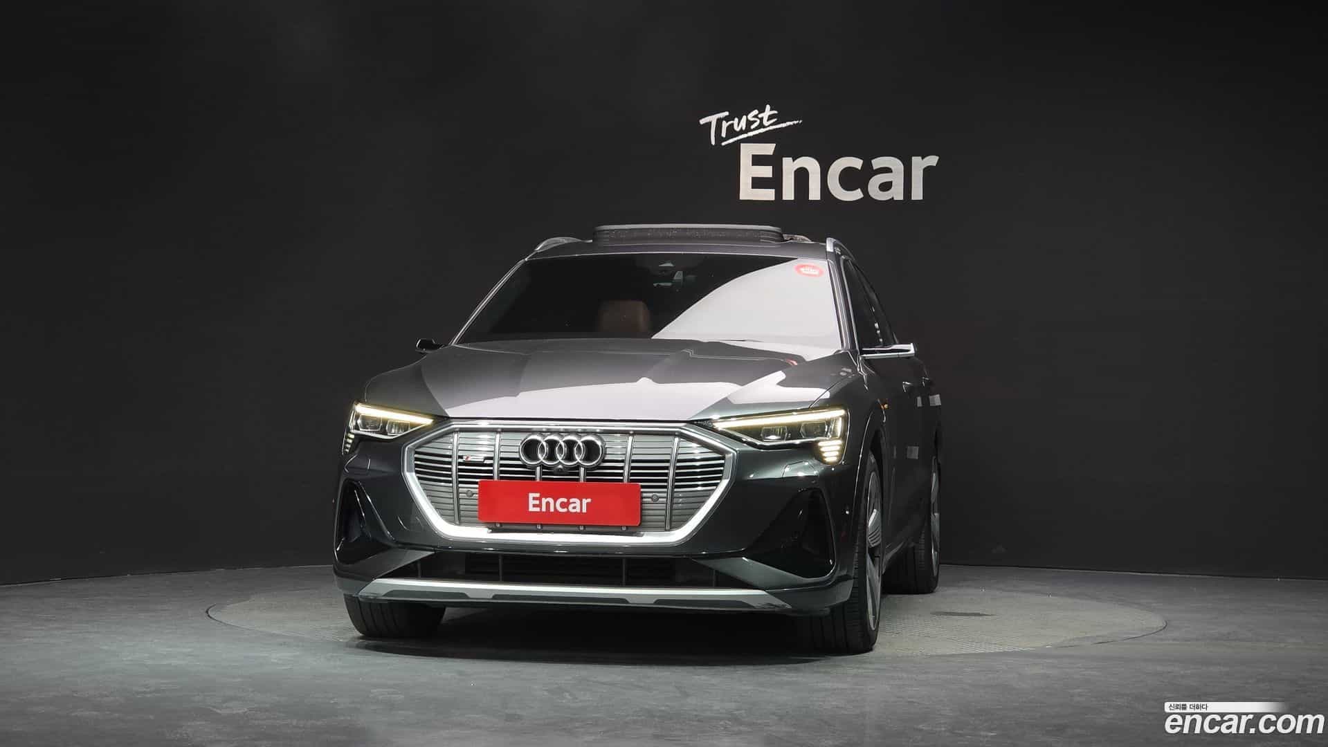 e-tron Audi 2021.10-OUTER-003