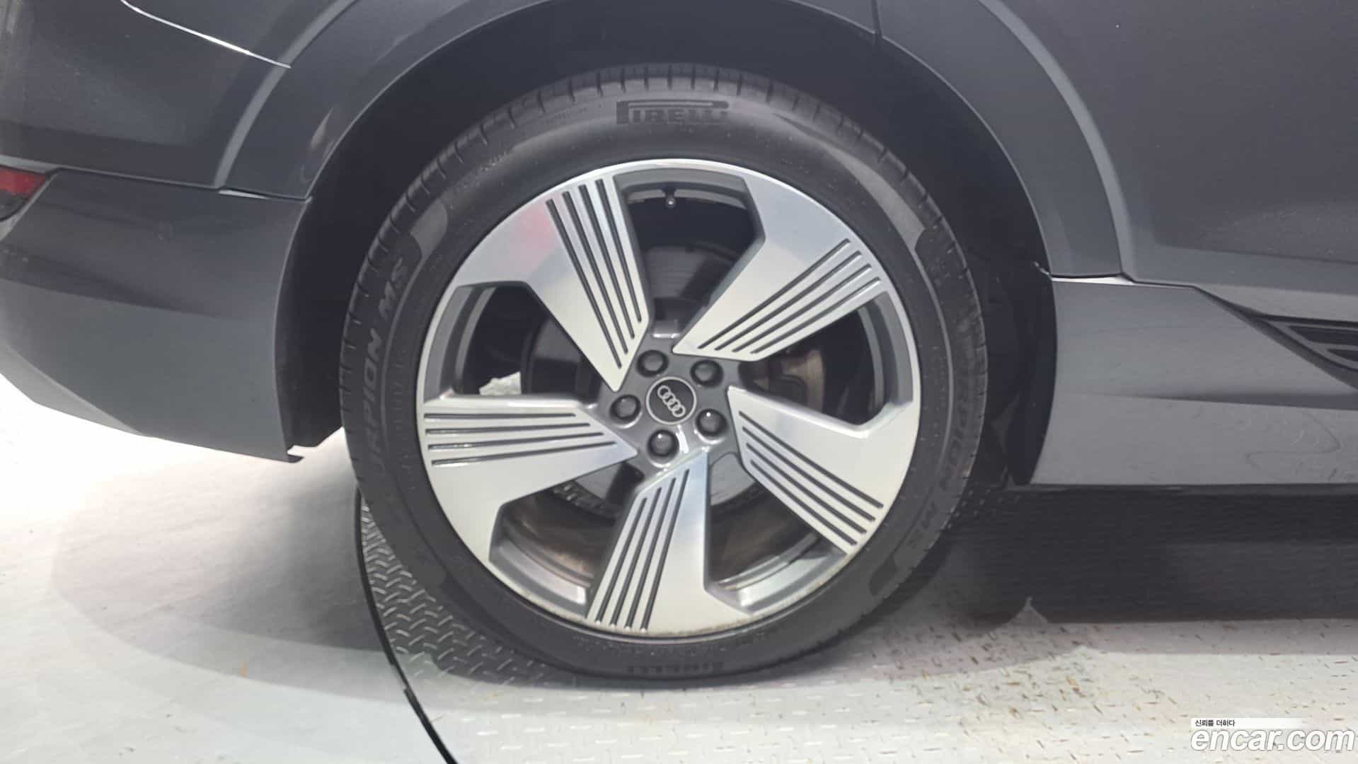 e-tron Audi 2021.10-OUTER-005