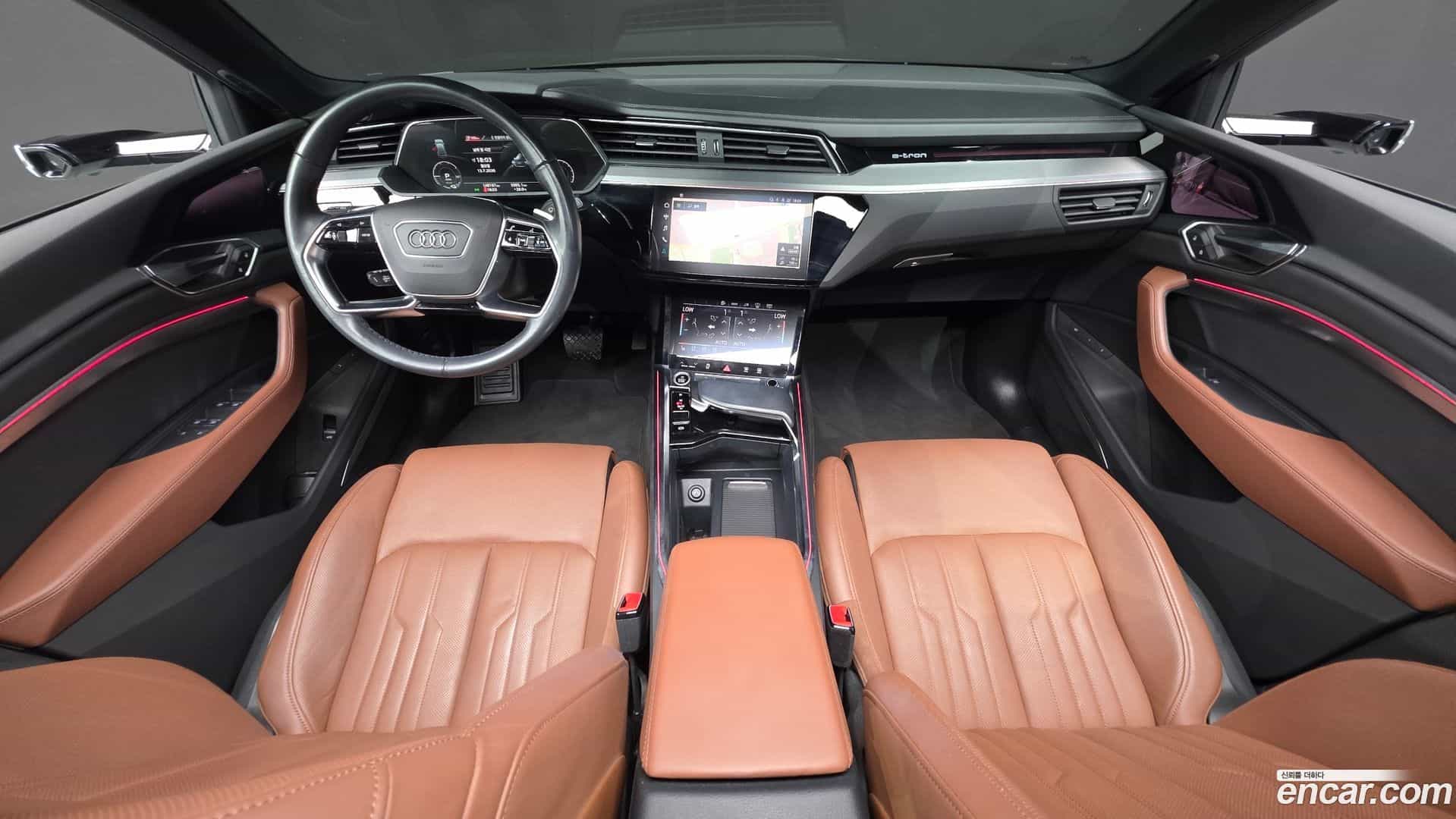 e-tron Audi 2021.10-INNER-007