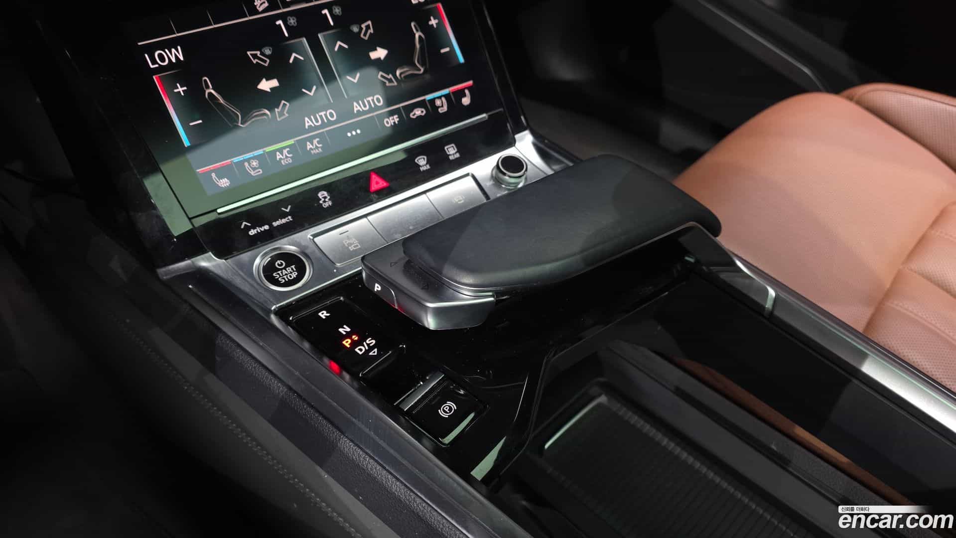 e-tron Audi 2021.10-INNER-009