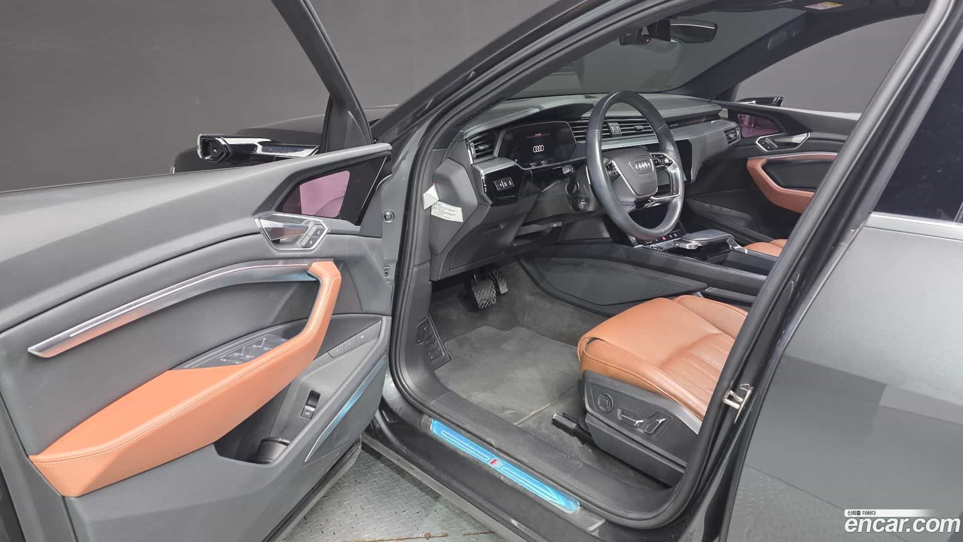 e-tron Audi 2021.10-INNER-010