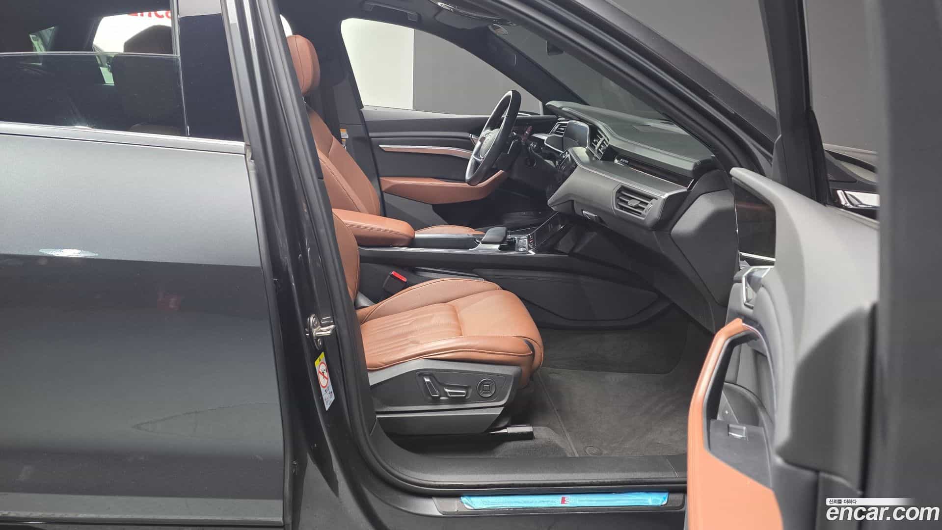 e-tron Audi 2021.10-OPTION-015