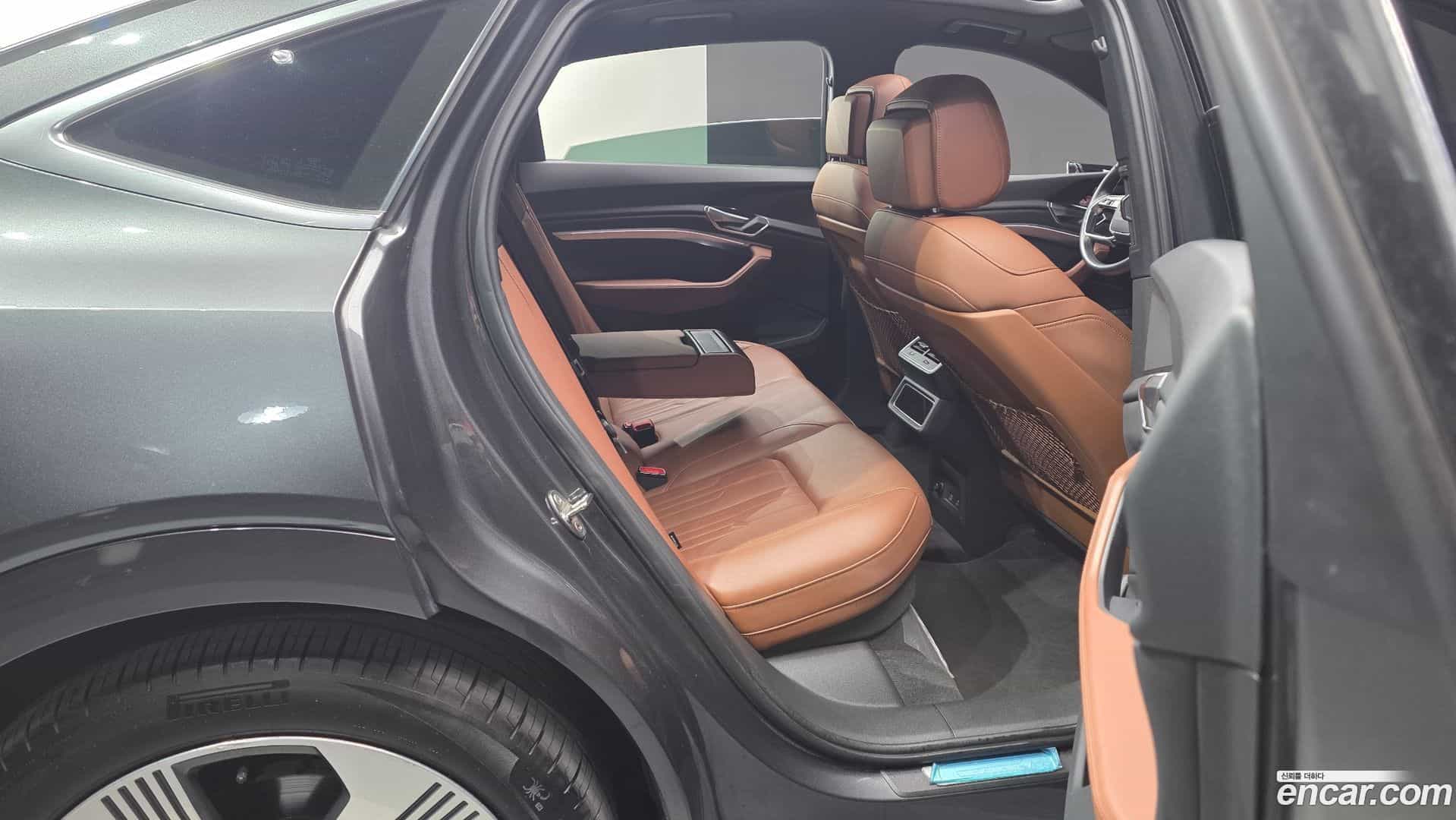 e-tron Audi 2021.10-OPTION-016