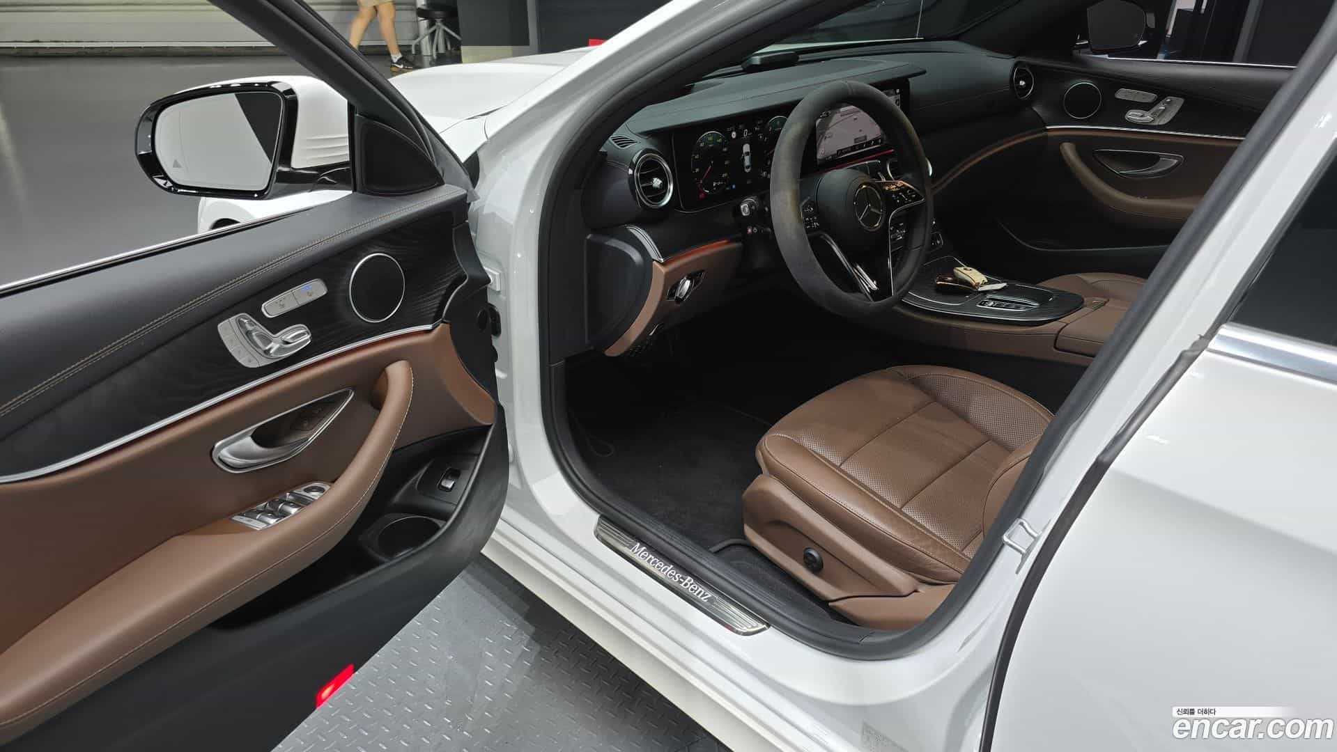 E-Class Mercedes-Benz 2023.0-INNER-010