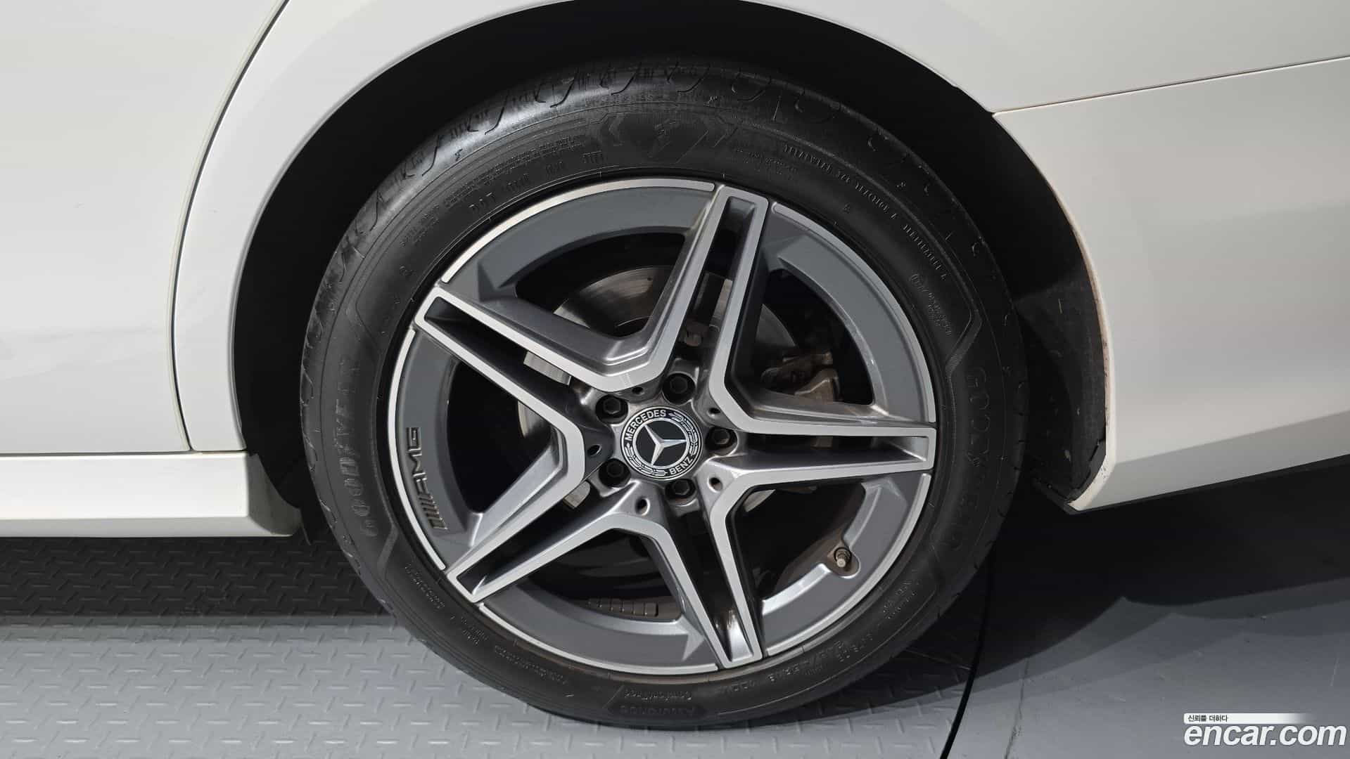E-Class Mercedes-Benz 2023.0-OUTER-031