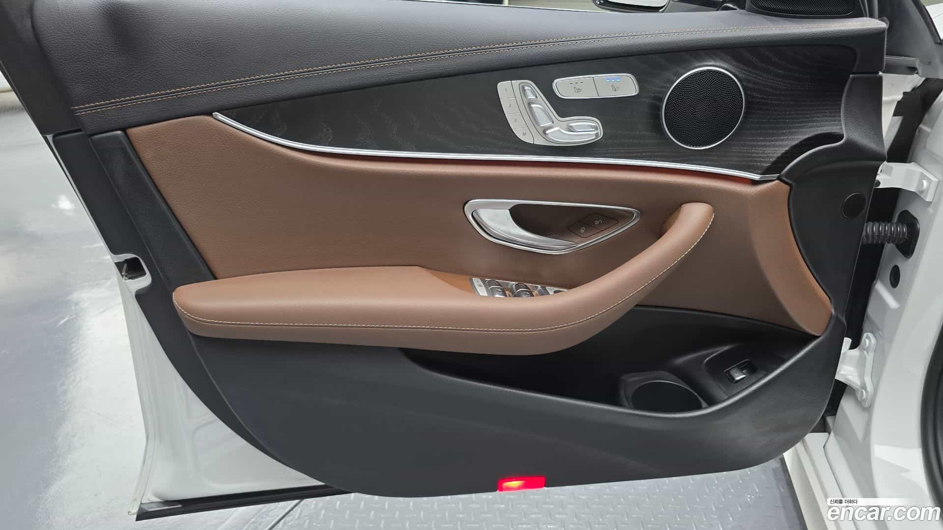 E-Class Mercedes-Benz 2023.0-INNER-034