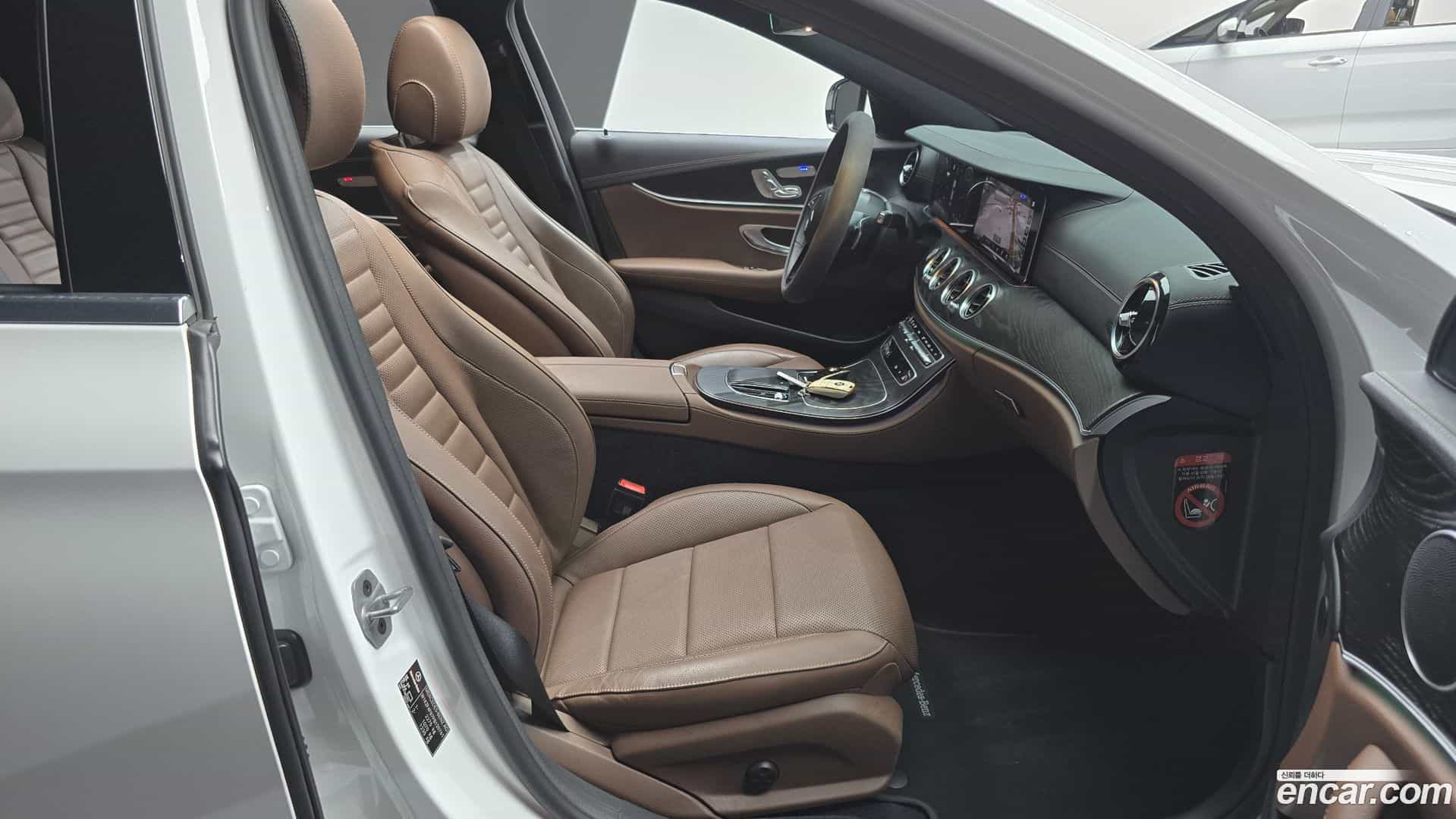 E-Class Mercedes-Benz 2023.0-INNER-036