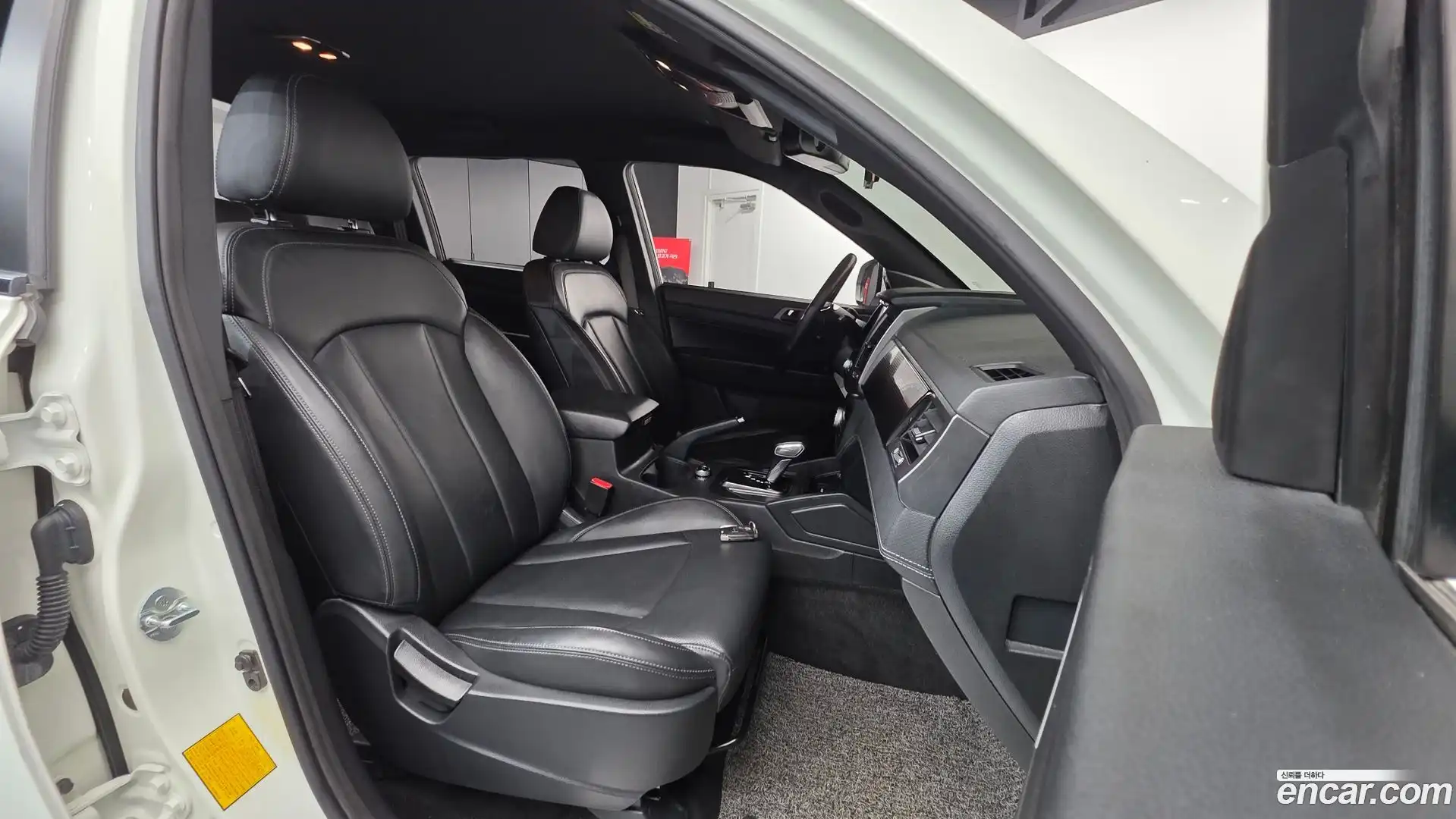 Rexton KG Mobility 2022.3-INNER-010