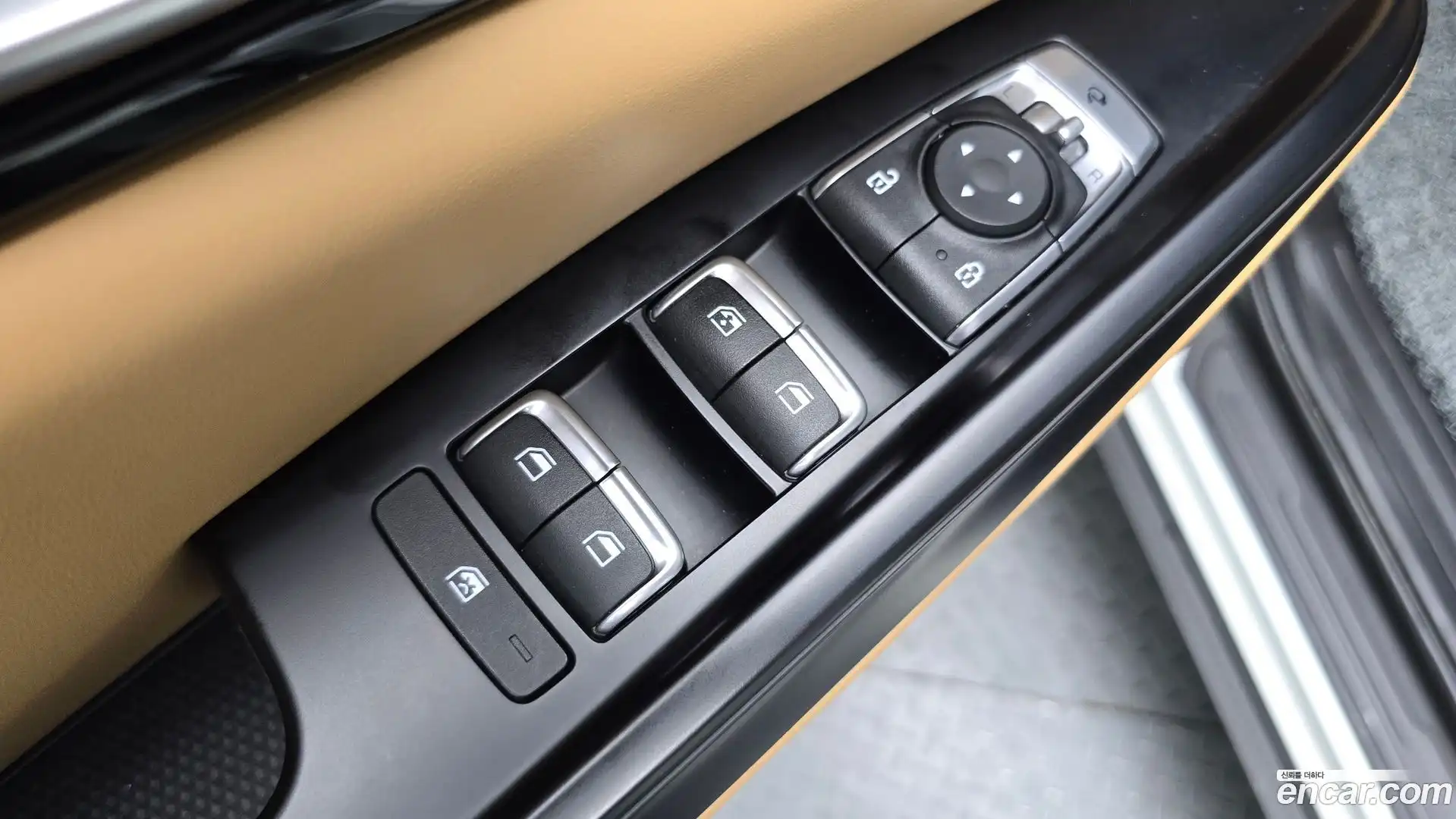 Canival Kia 2022.8-OPTION-042