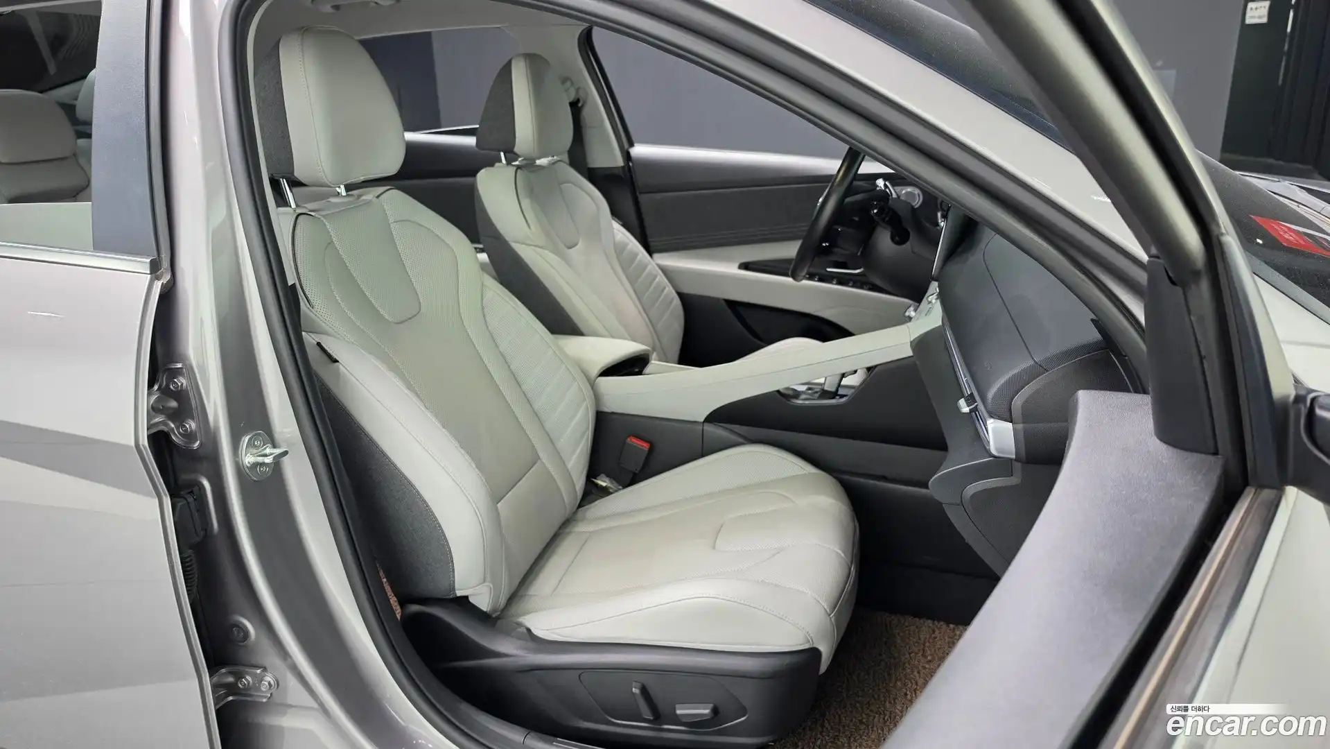 AVANTE Hyundai 2022.6-INNER-036