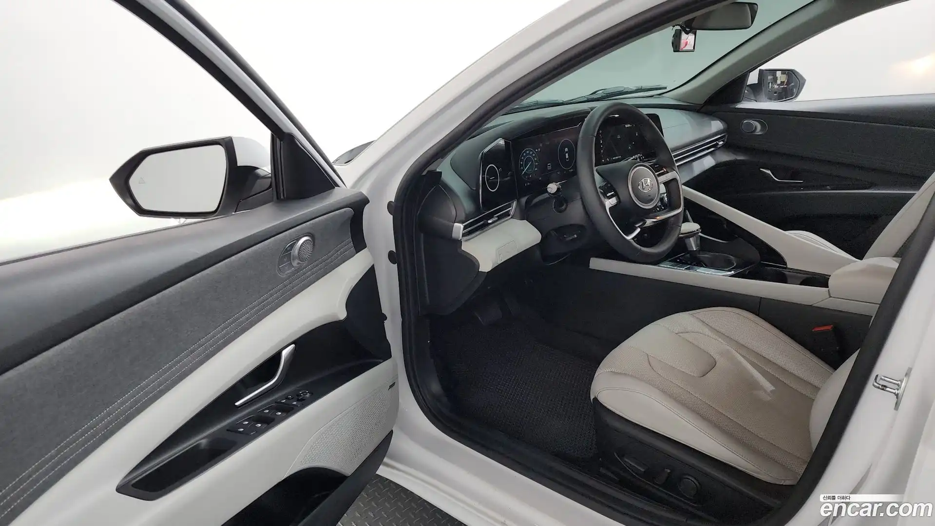 AVANTE Hyundai 2021.0-INNER-010