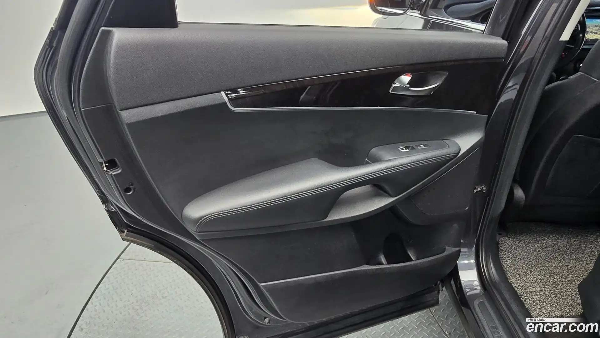 Sorento Kia 2016.2-INNER-035