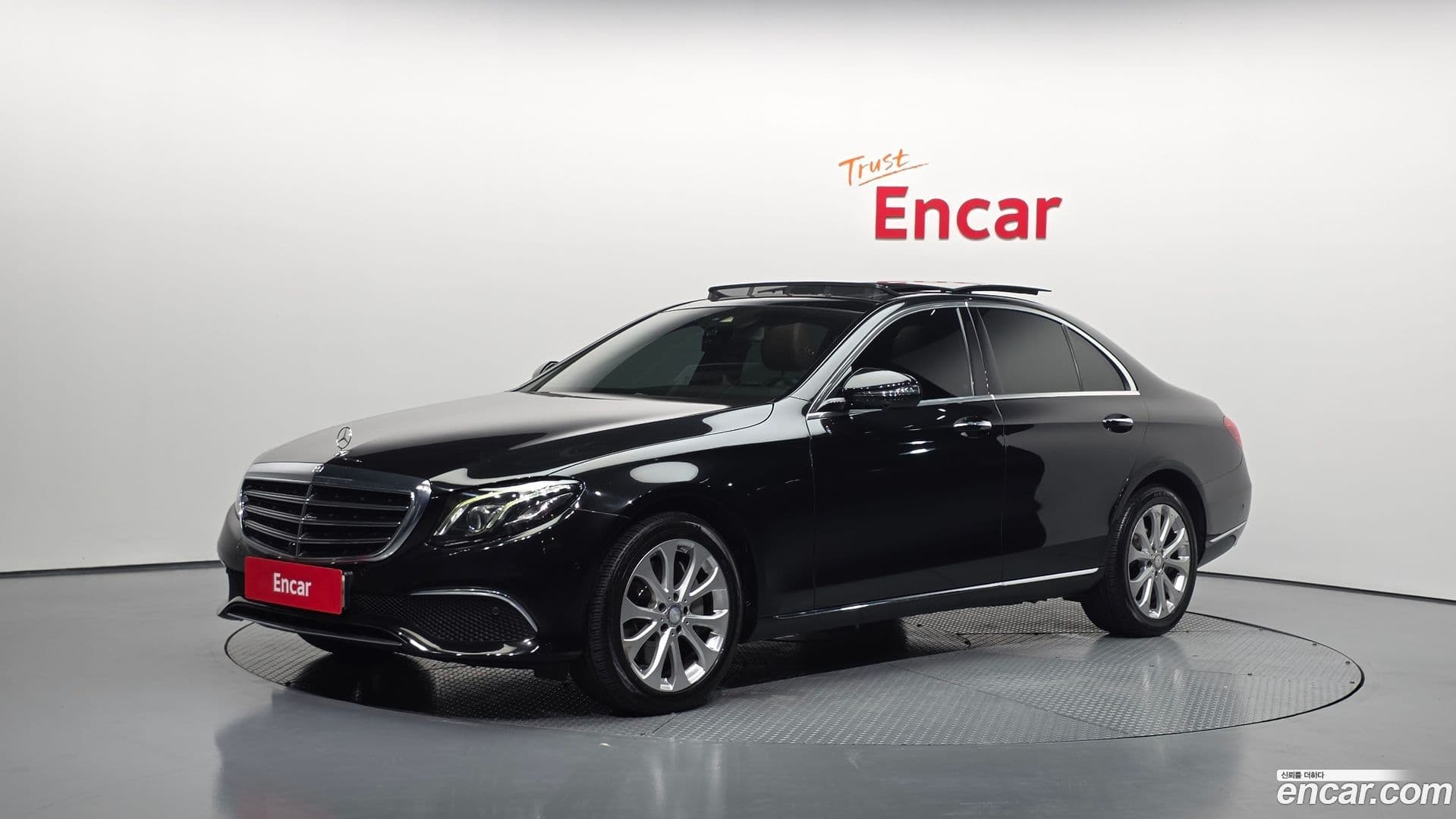 Main__Slider__Photo:E-Class Mercedes-Benz 2016.8-0