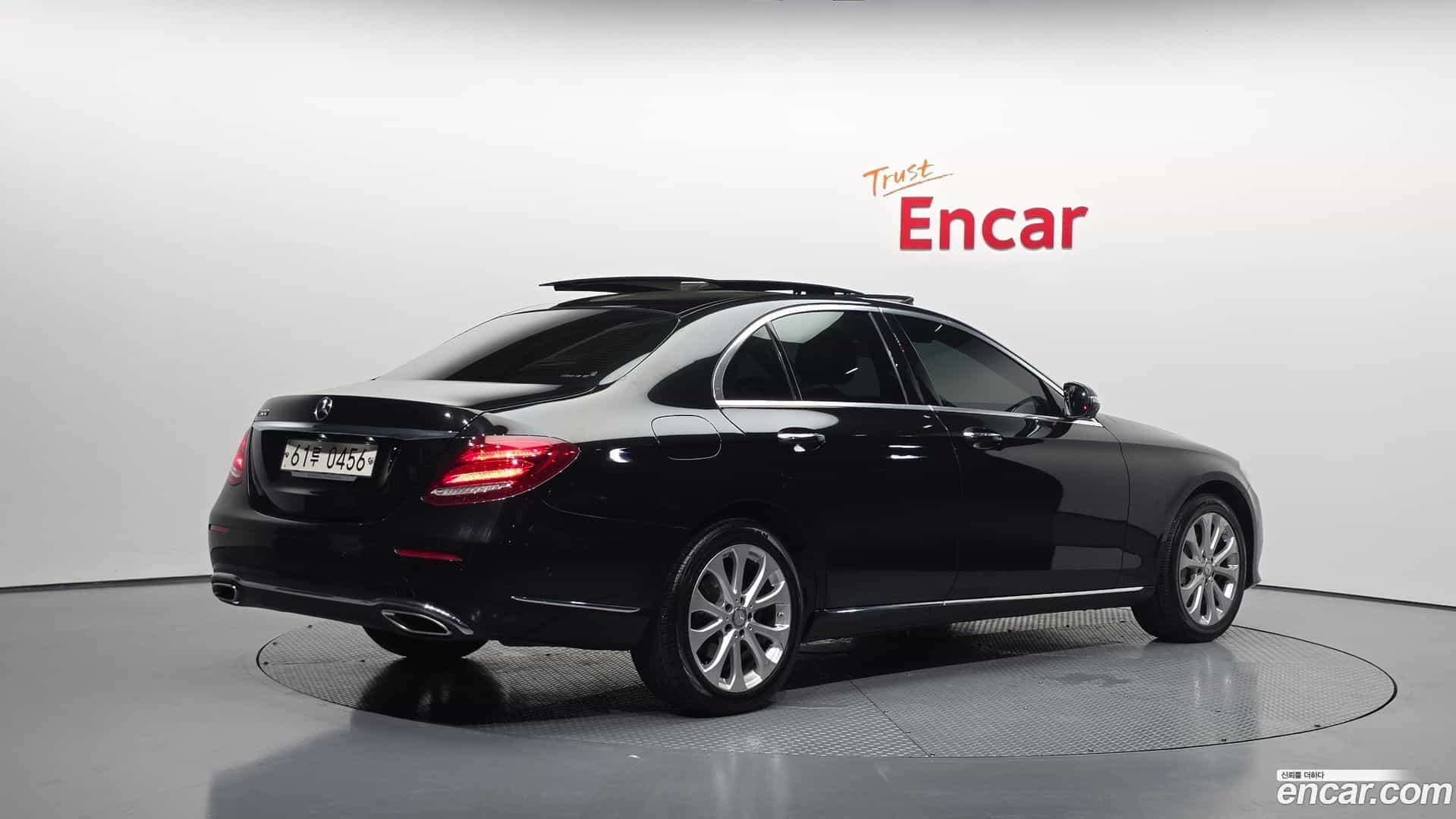 E-Class Mercedes-Benz 2016.8-OUTER-002