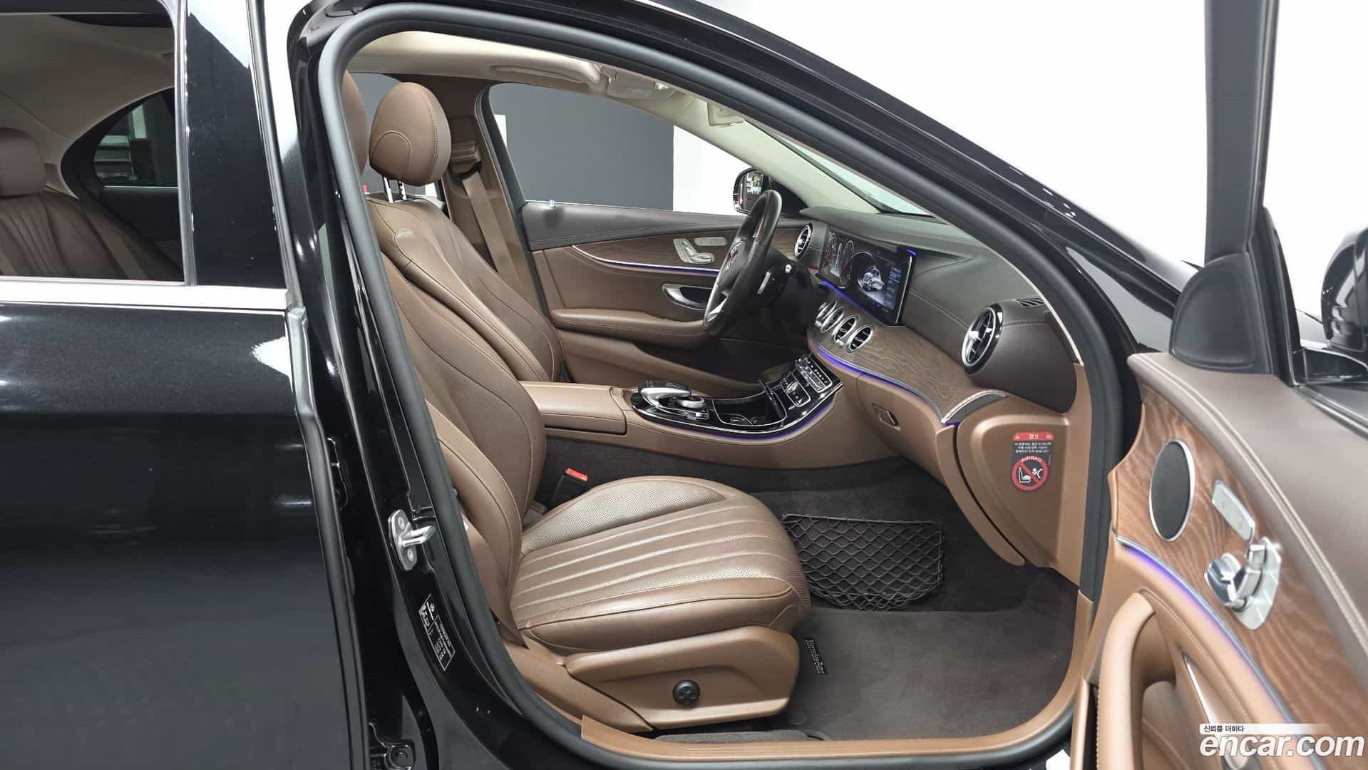 E-Class Mercedes-Benz 2016.8-OPTION-015