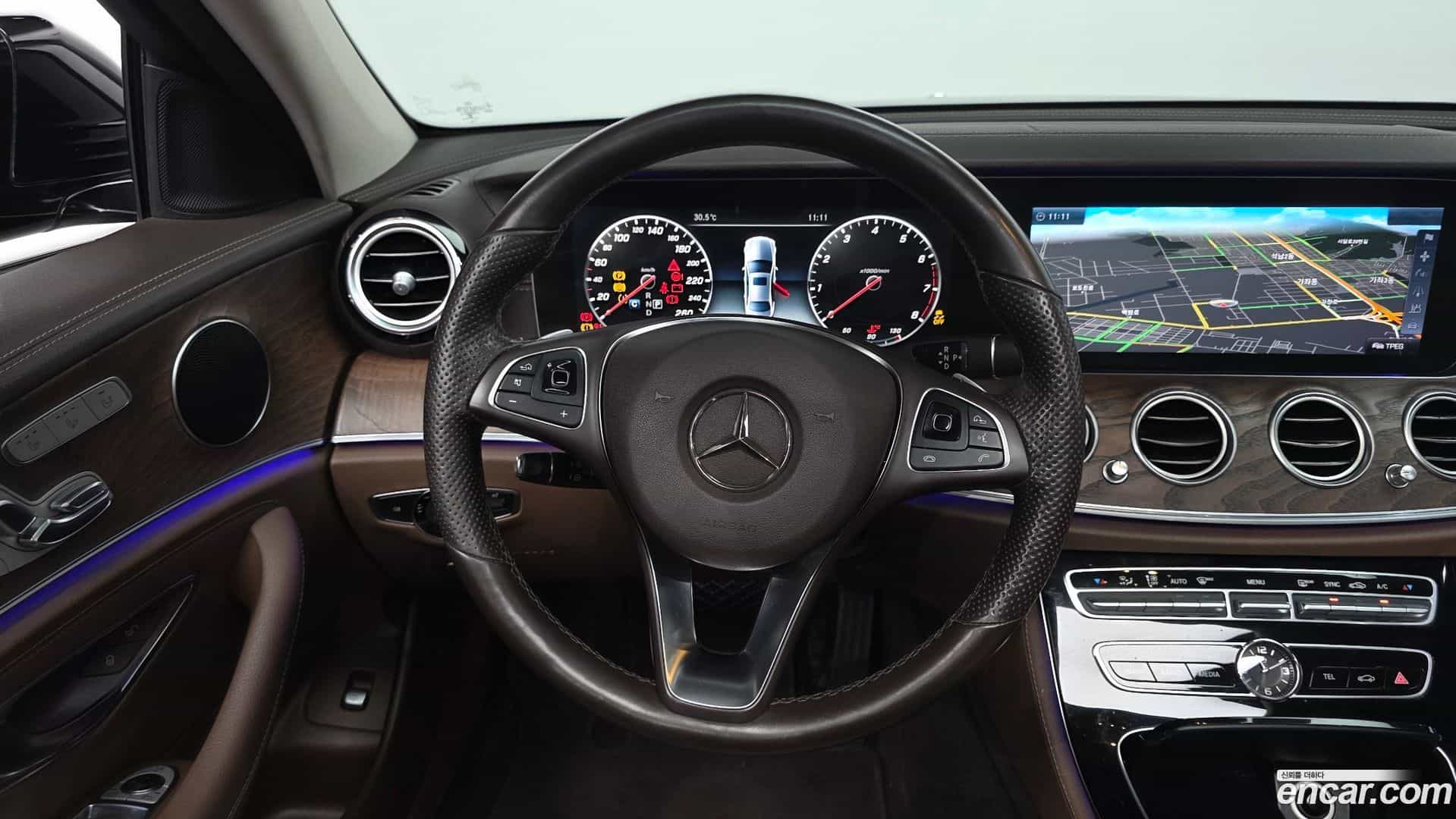 E-Class Mercedes-Benz 2016.8-OPTION-017