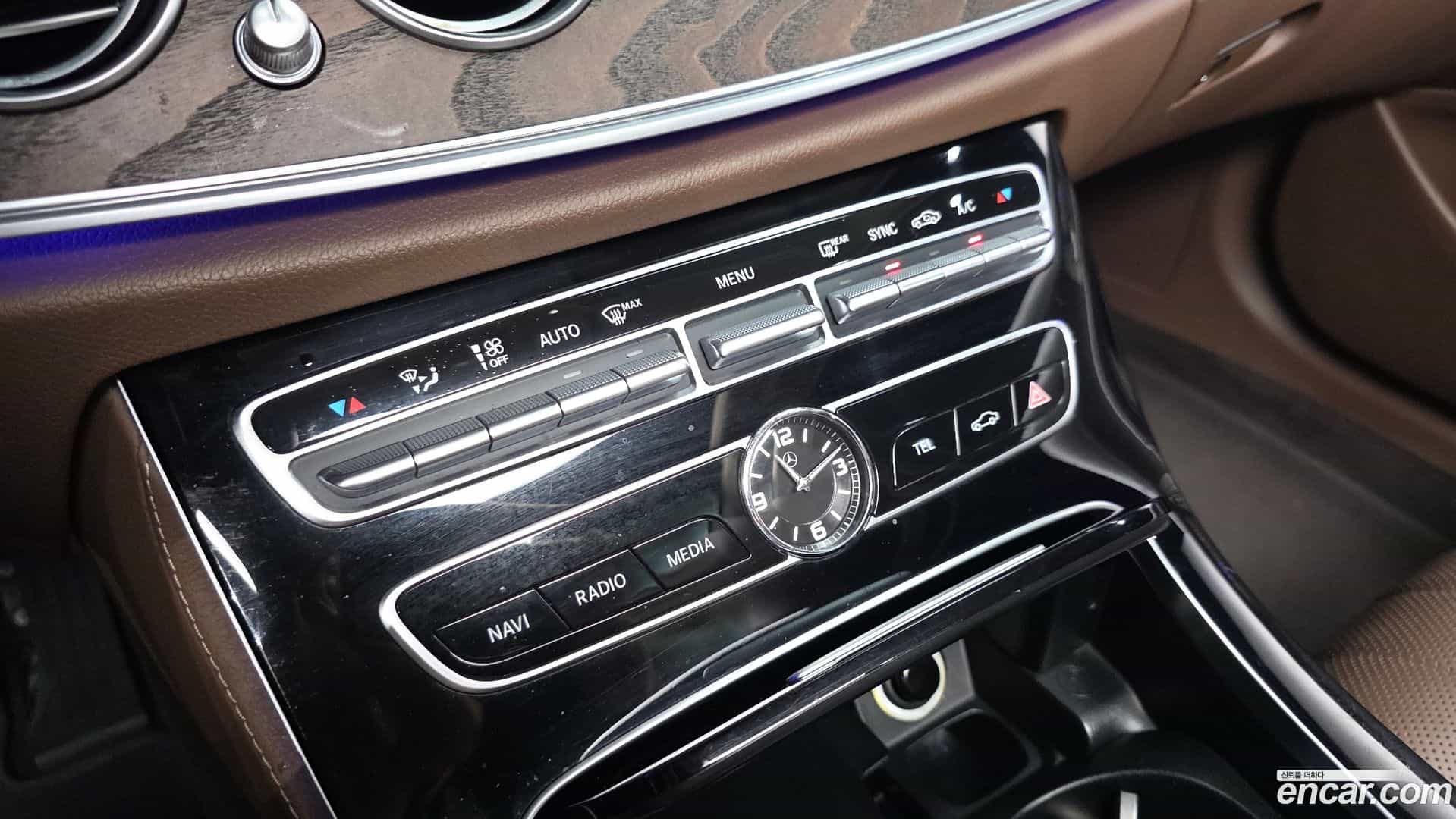 E-Class Mercedes-Benz 2016.8-OPTION-021