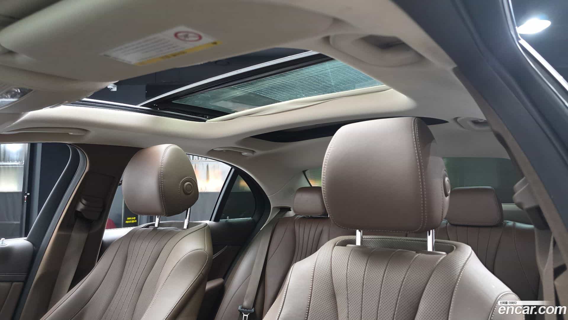 E-Class Mercedes-Benz 2016.8-OPTION-023
