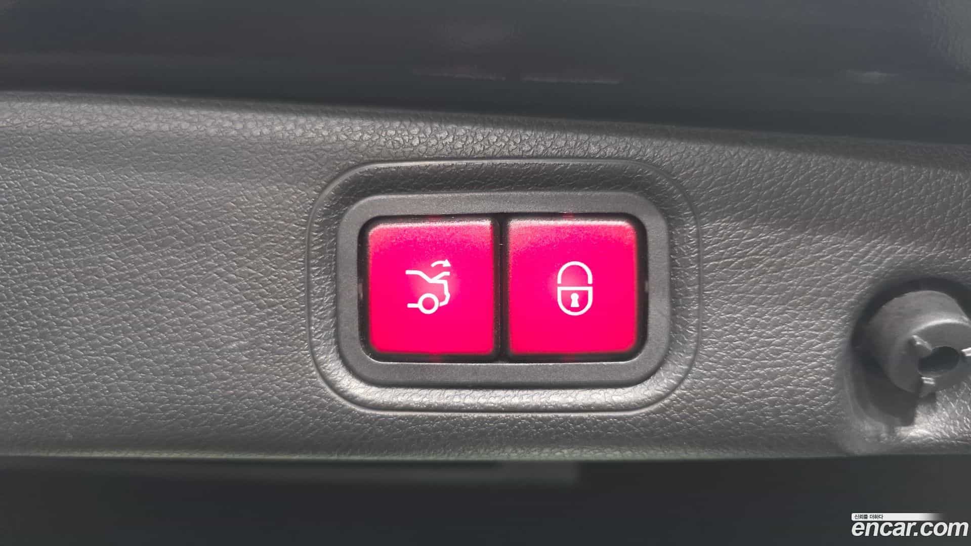 E-Class Mercedes-Benz 2016.8-OPTION-024