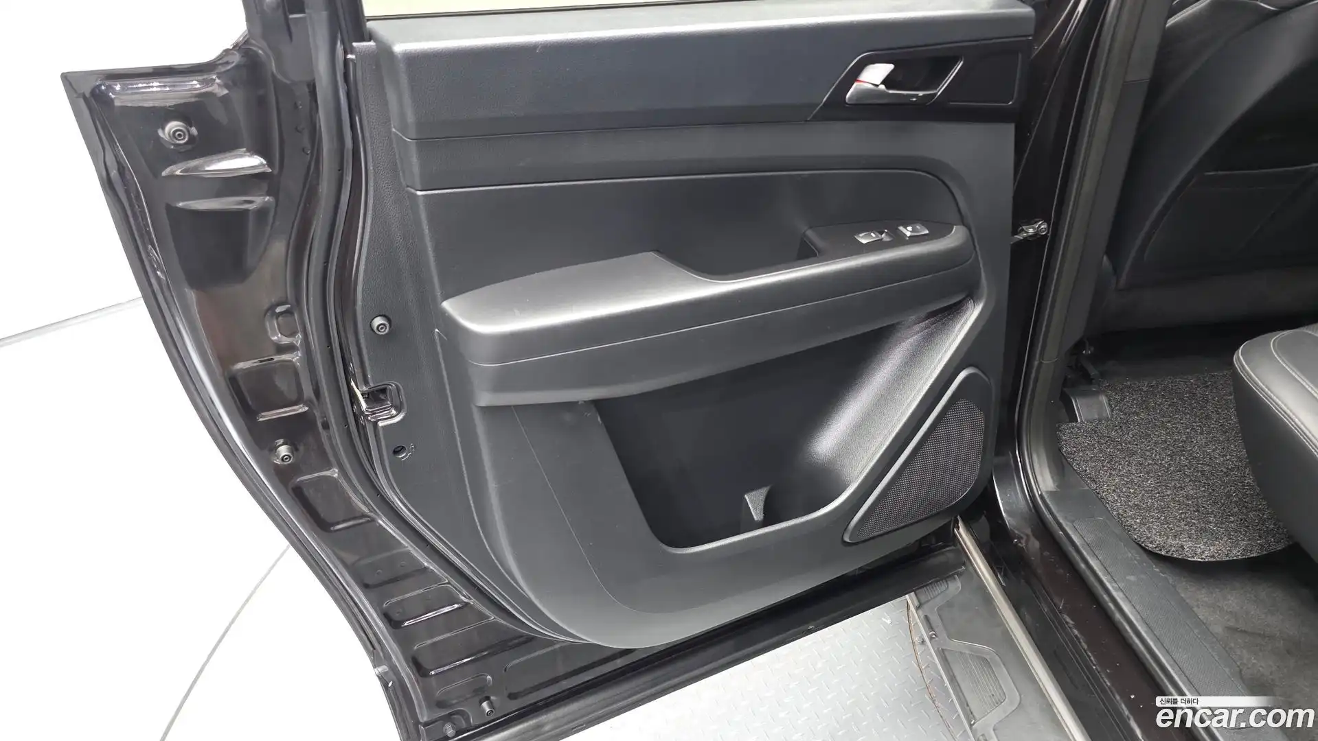 Rexton KG Mobility 2019.8-INNER-035