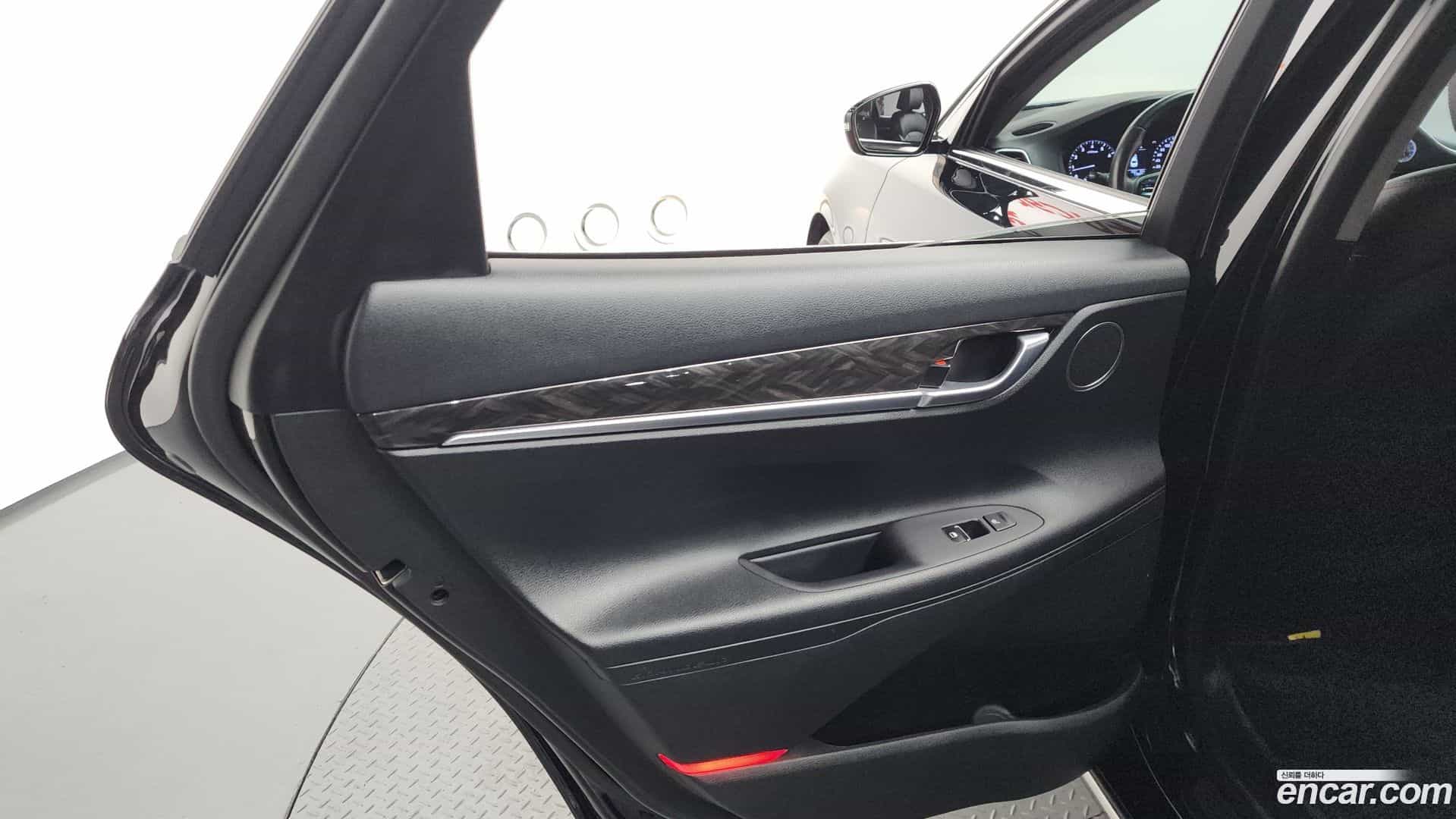 Grandeur Hyundai 2017.0-INNER-035