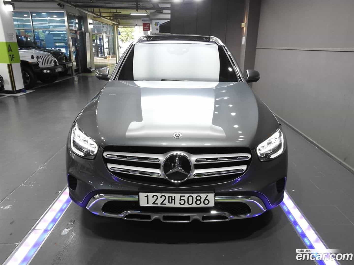 GLC-Class Mercedes-Benz 2022.8-OUTER-001