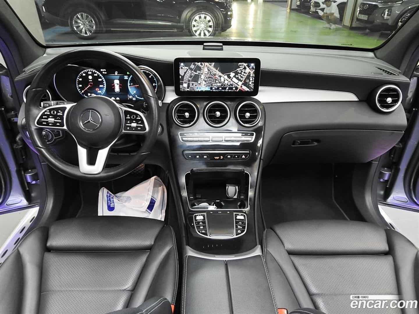 GLC-Class Mercedes-Benz 2022.8-INNER-007