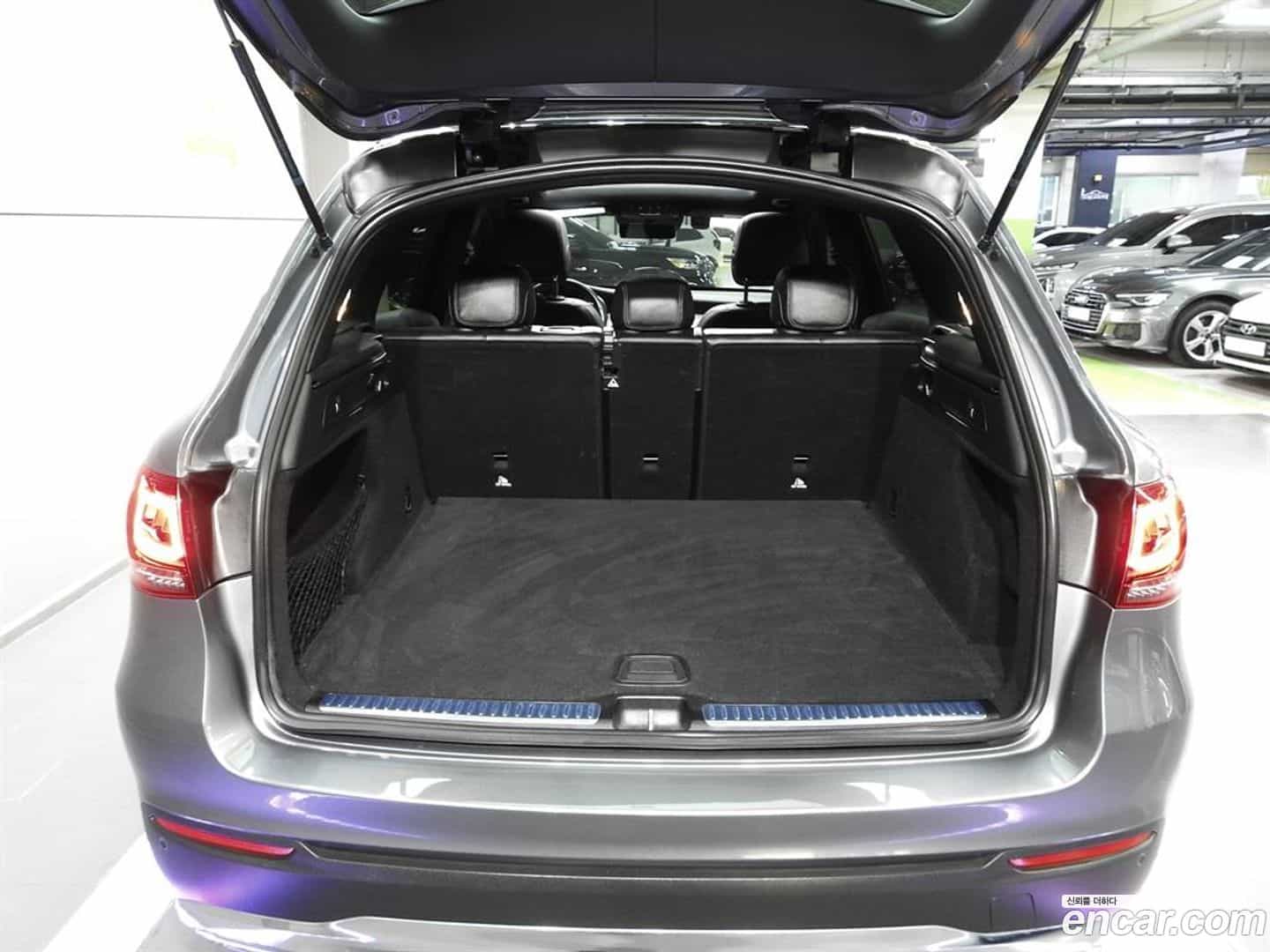 GLC-Class Mercedes-Benz 2022.8-INNER-008