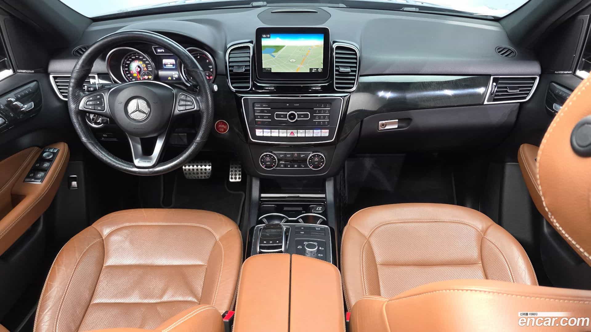 GLE-Class Mercedes-Benz 2017.6-INNER-007