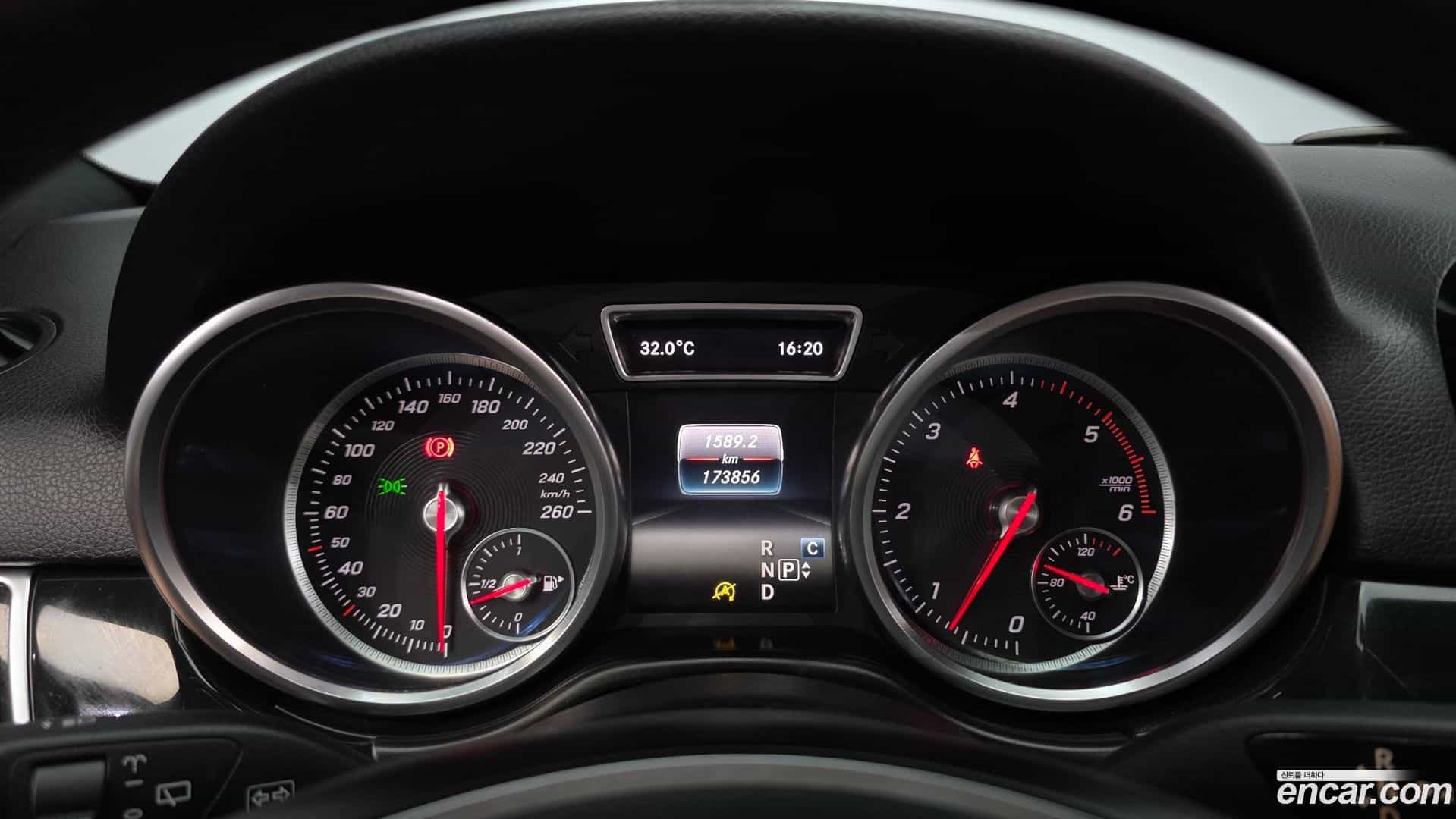 GLE-Class Mercedes-Benz 2017.6-INNER-008