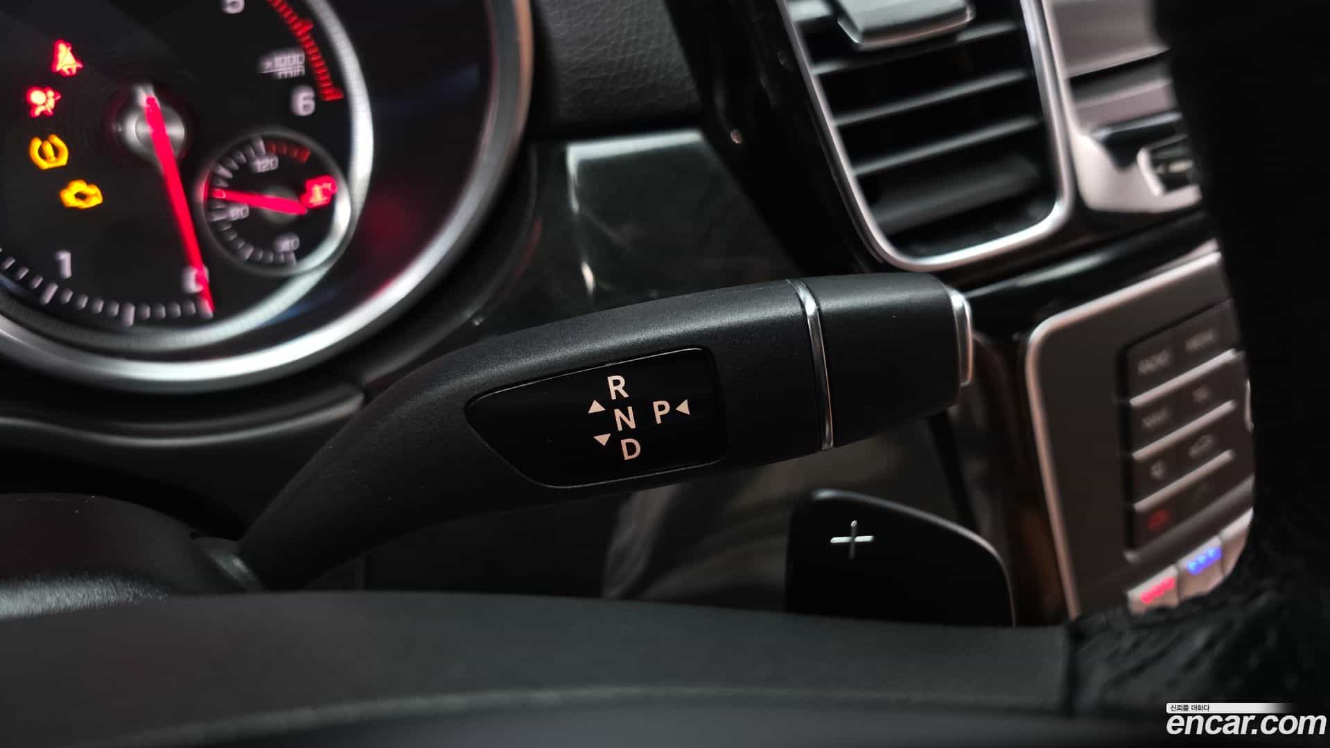 GLE-Class Mercedes-Benz 2017.6-INNER-009