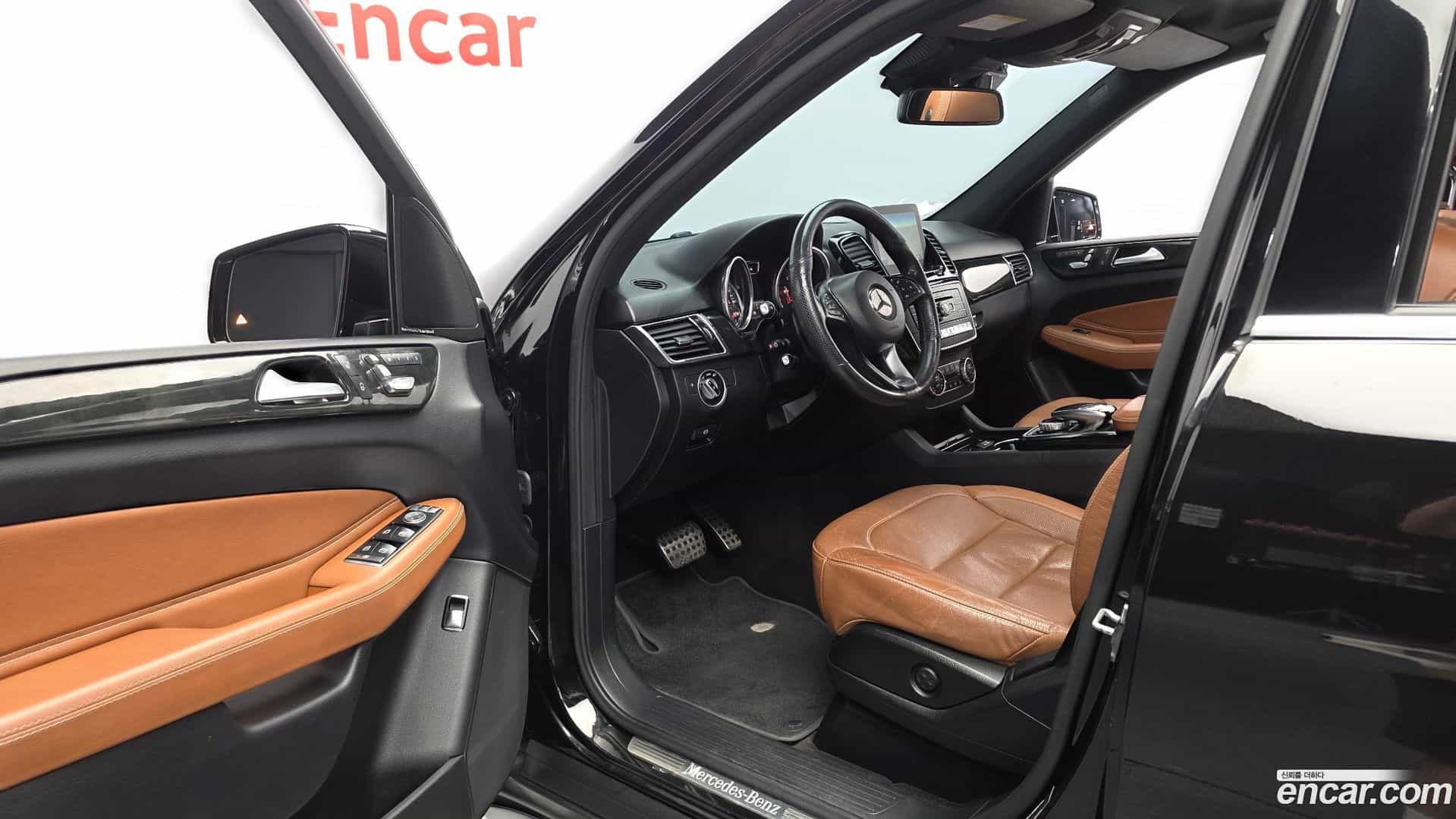 GLE-Class Mercedes-Benz 2017.6-INNER-010