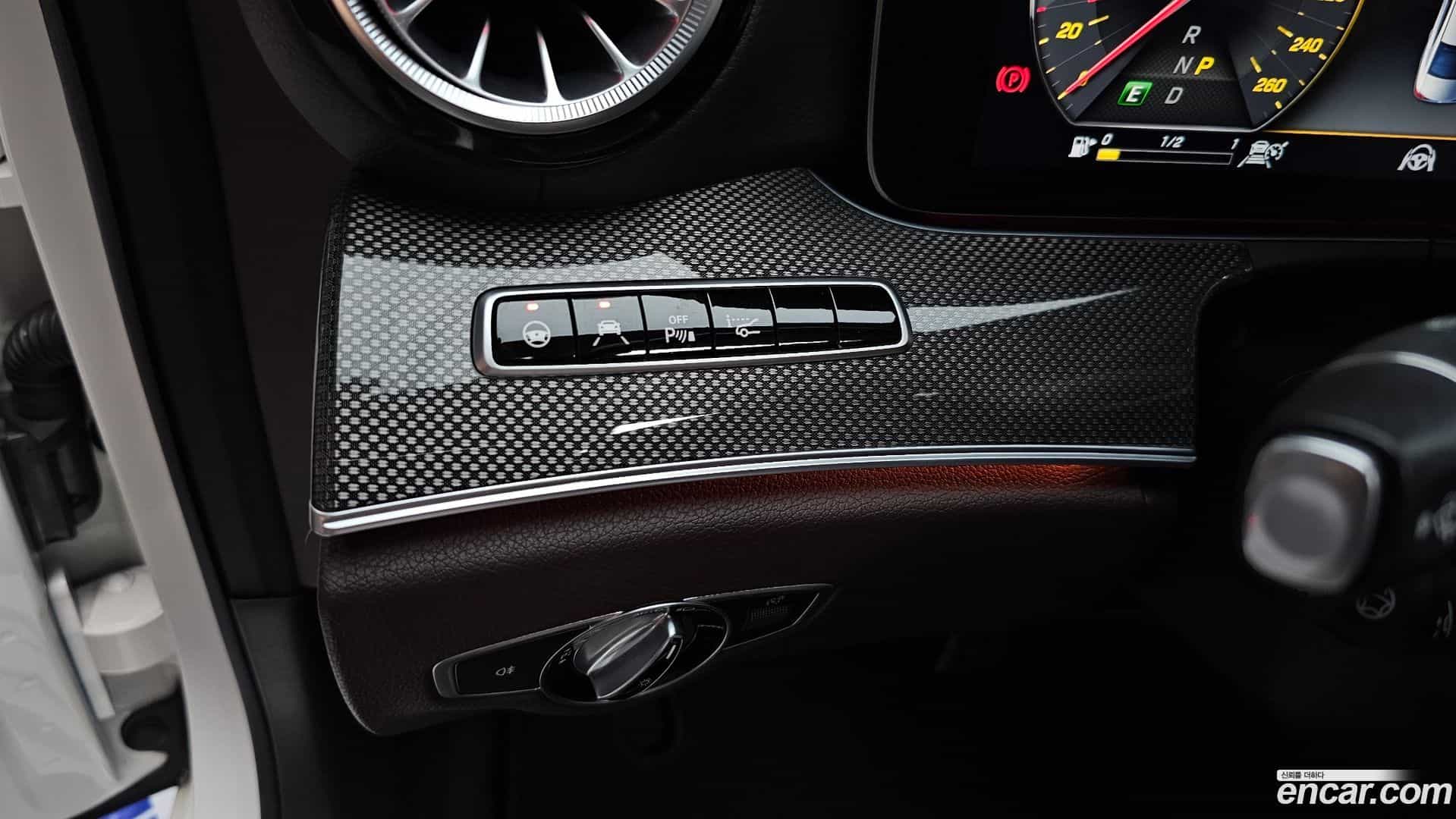 CLS-Class Mercedes-Benz 2018.11-OPTION-040