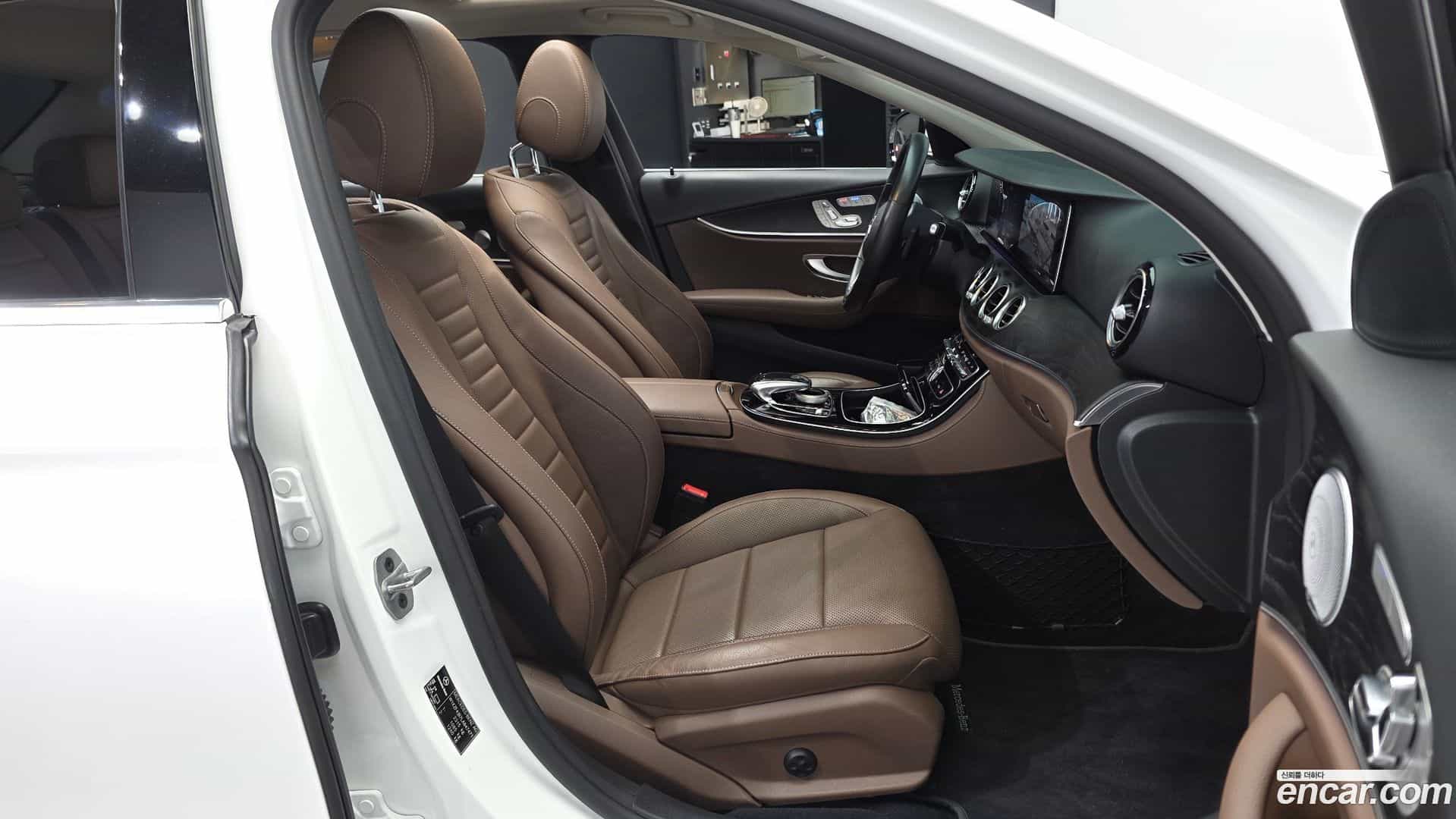 E-Class Mercedes-Benz 2020.6-OPTION-015