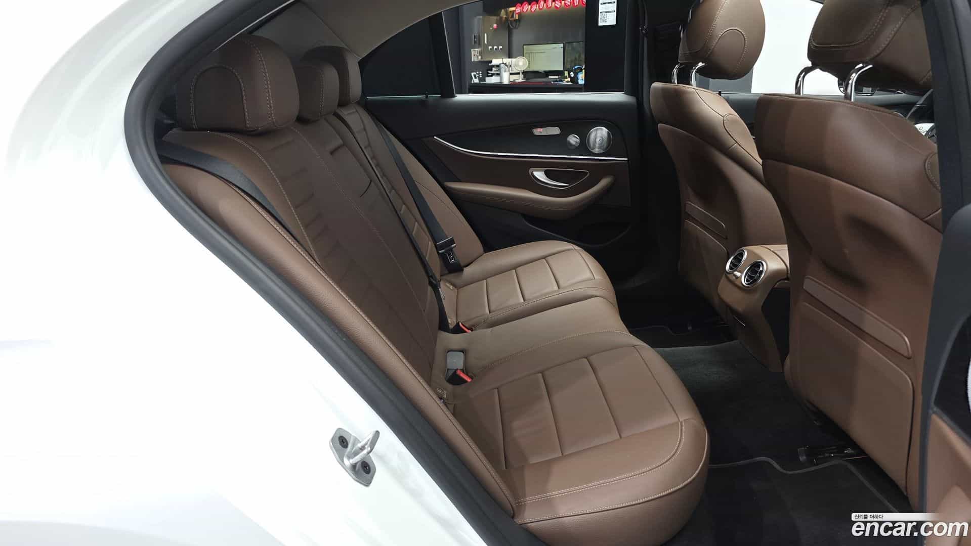 E-Class Mercedes-Benz 2020.6-OPTION-016