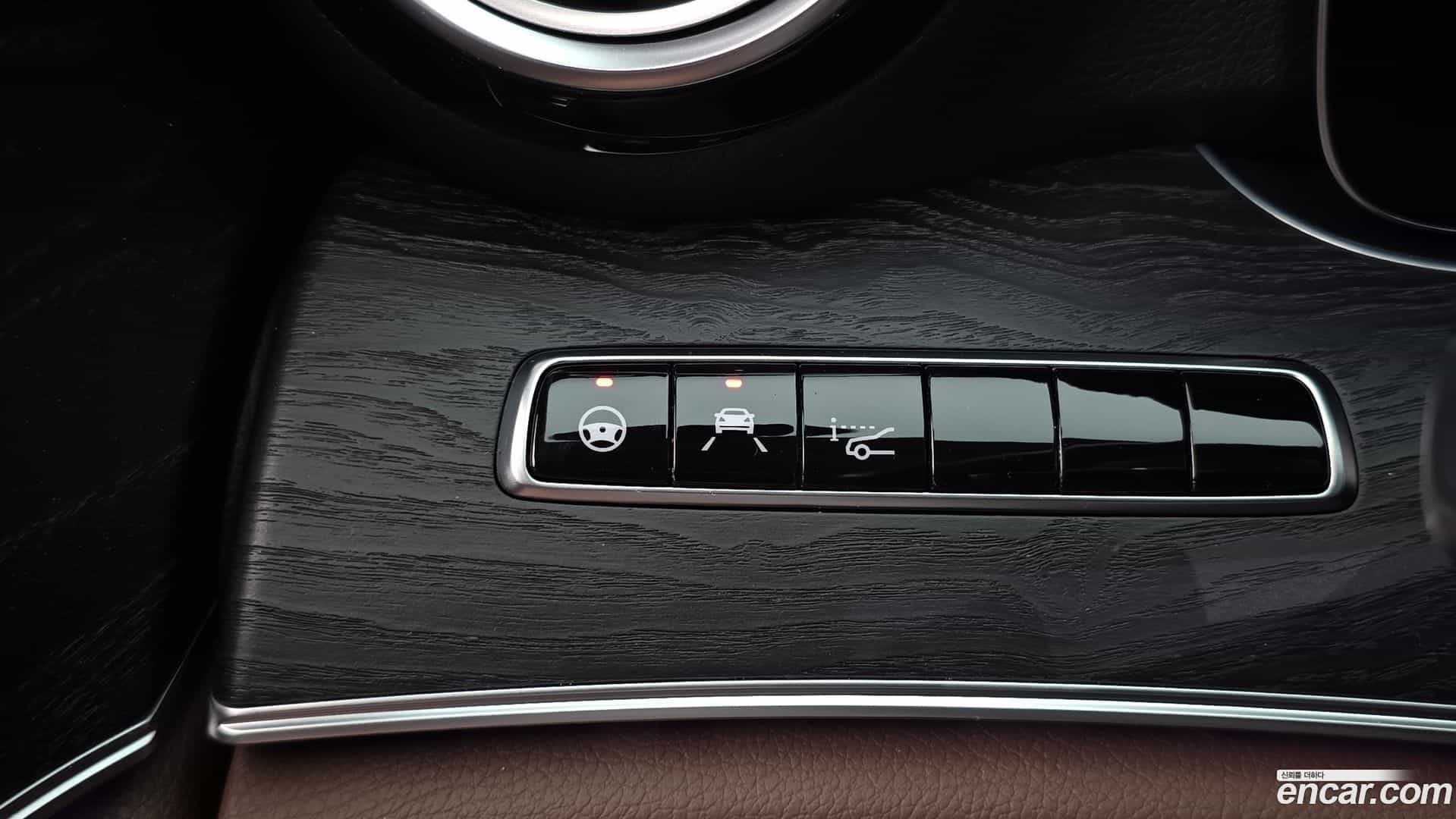 E-Class Mercedes-Benz 2020.6-OPTION-021