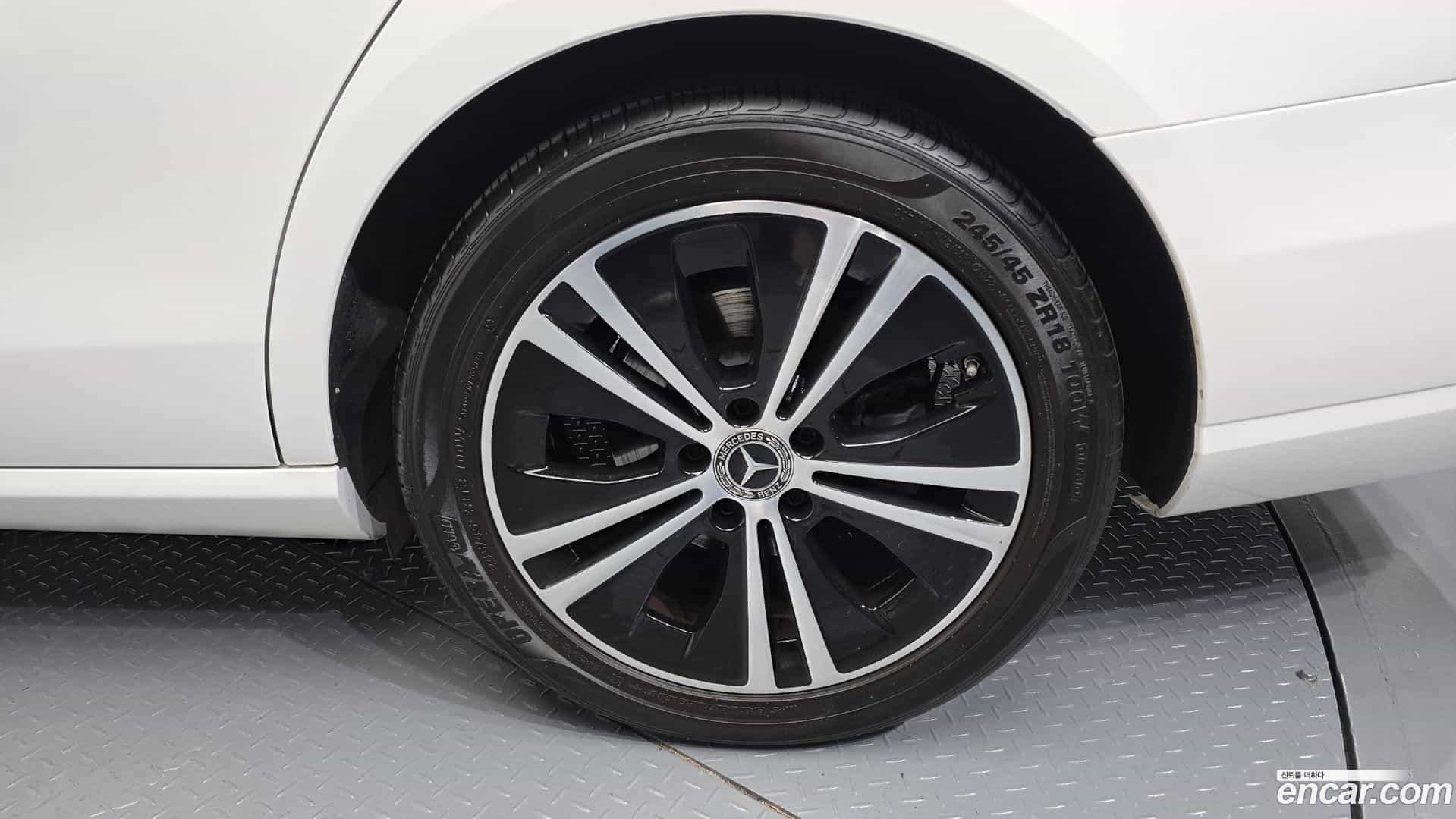 E-Class Mercedes-Benz 2020.6-OUTER-031