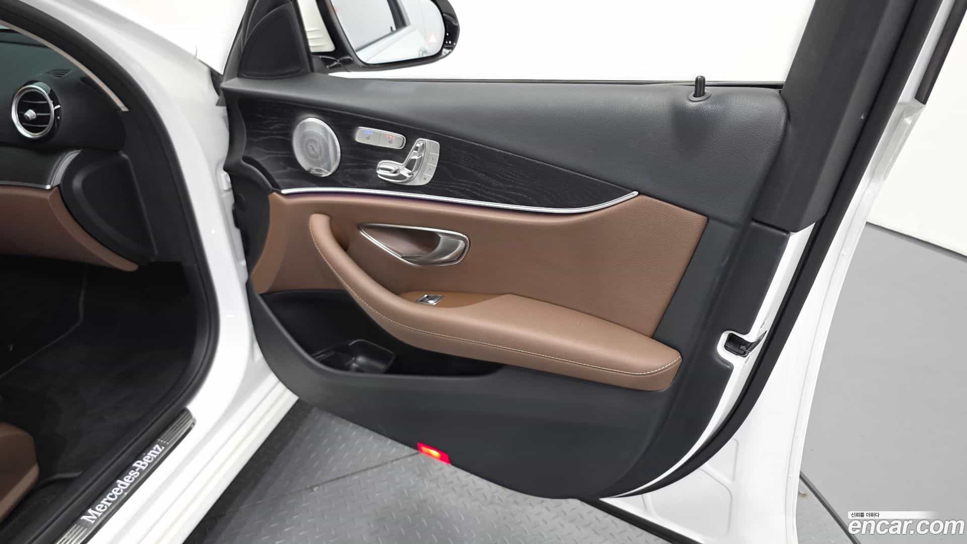 E-Class Mercedes-Benz 2020.6-INNER-034