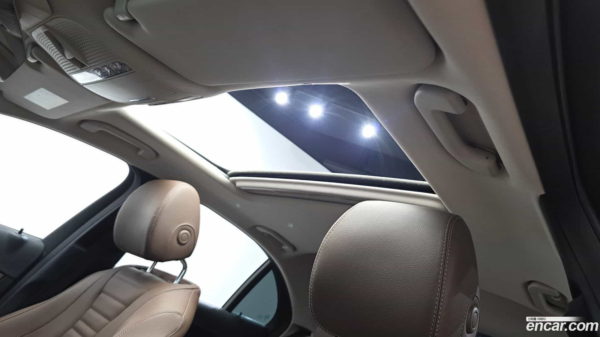 E-Class Mercedes-Benz 2020.6-OPTION-041