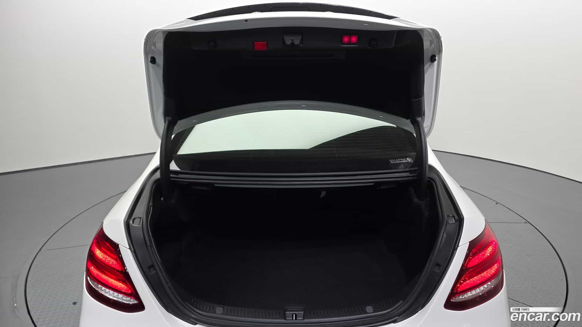 E-Class Mercedes-Benz 2020.6-OPTION-042